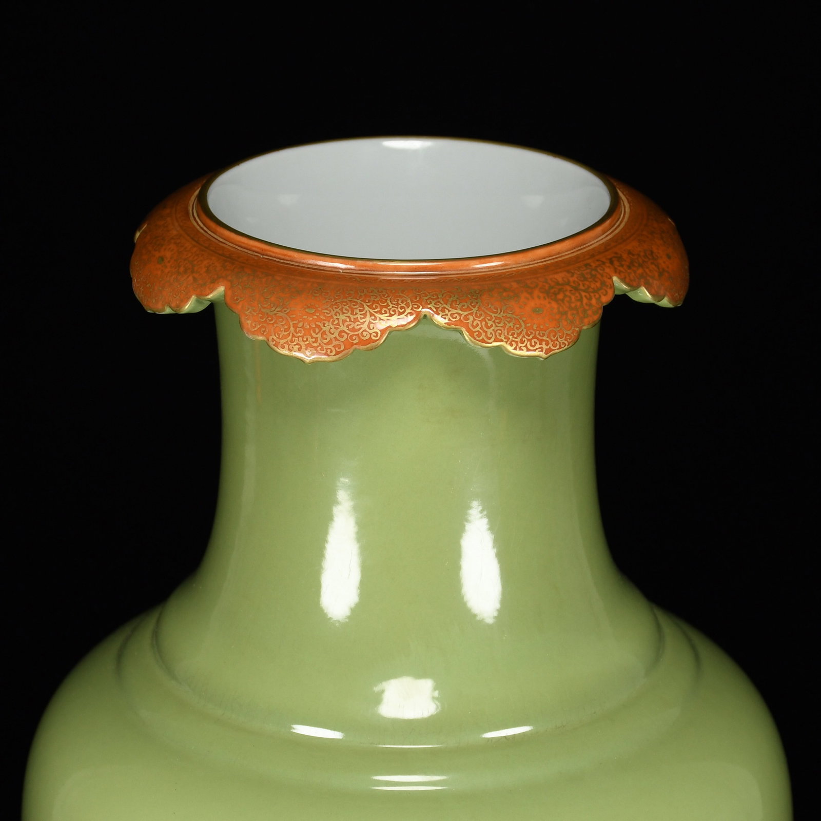 A Rare Guan yao Celadon Glazed Iron-Red Painted Gold Vase - 3