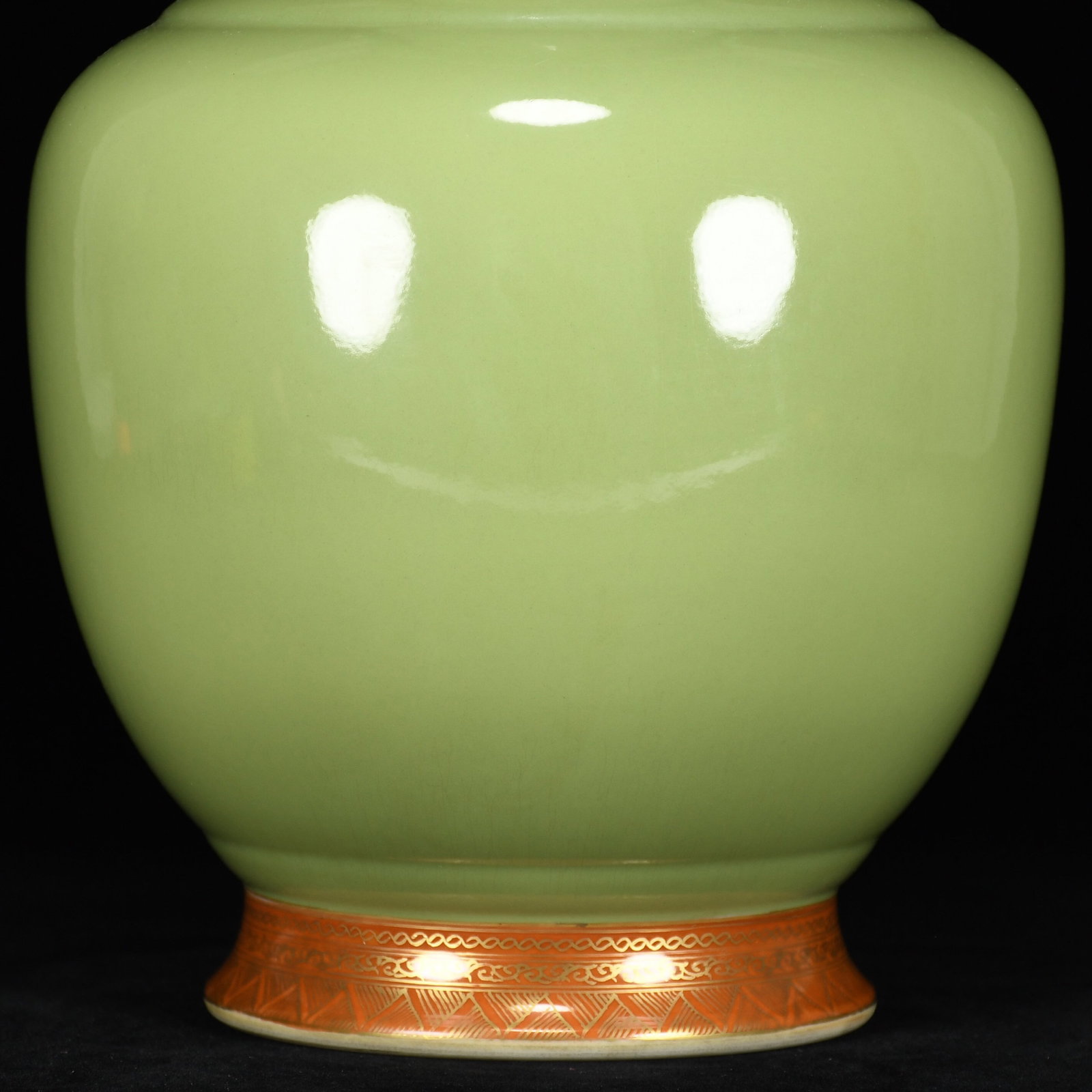 A Rare Guan yao Celadon Glazed Iron-Red Painted Gold Vase - 5