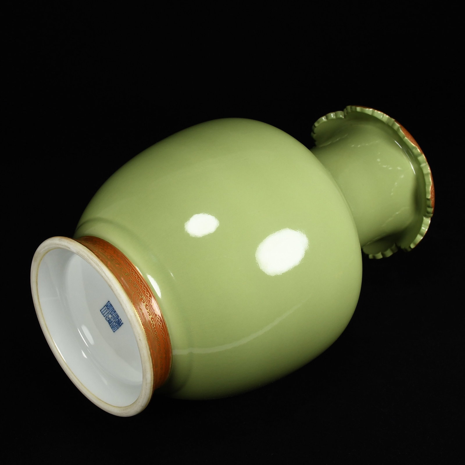 A Rare Guan yao Celadon Glazed Iron-Red Painted Gold Vase - 7