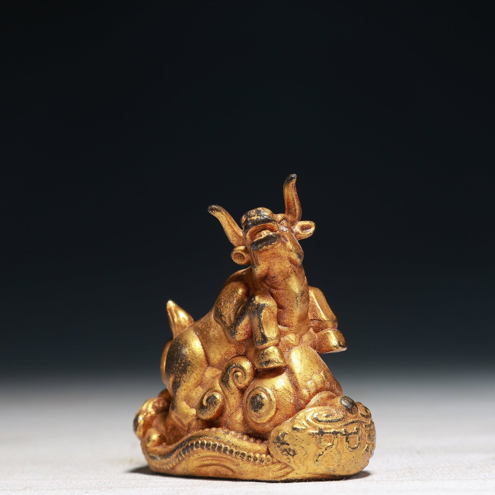 An Exquisite Gilt Bronze Buffalo Ornament - 2