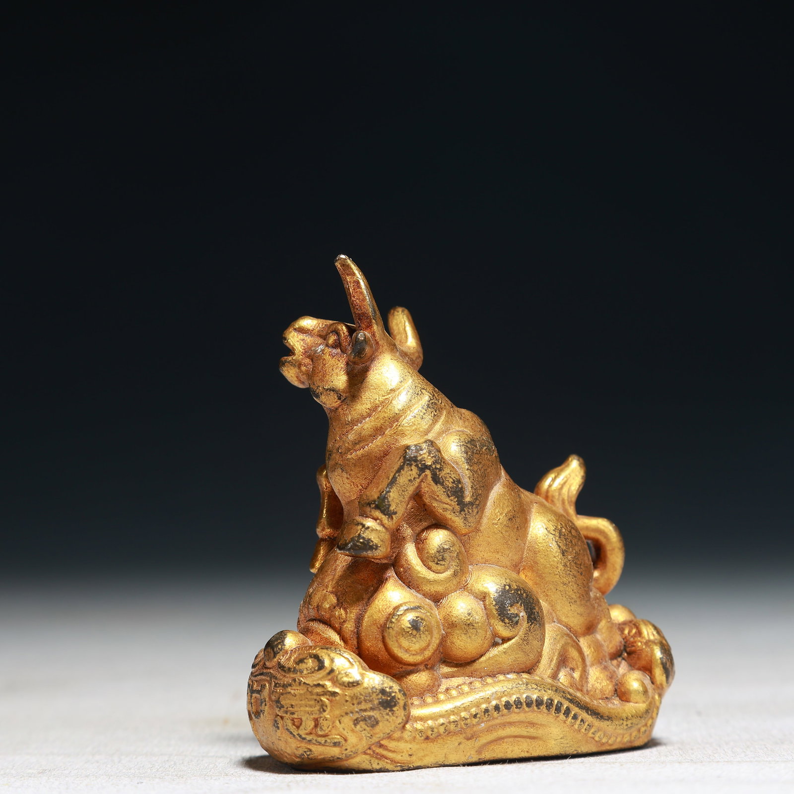 An Exquisite Gilt Bronze Buffalo Ornament - 3