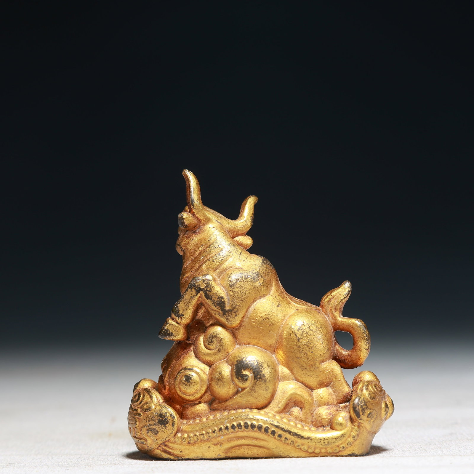 An Exquisite Gilt Bronze Buffalo Ornament - 4