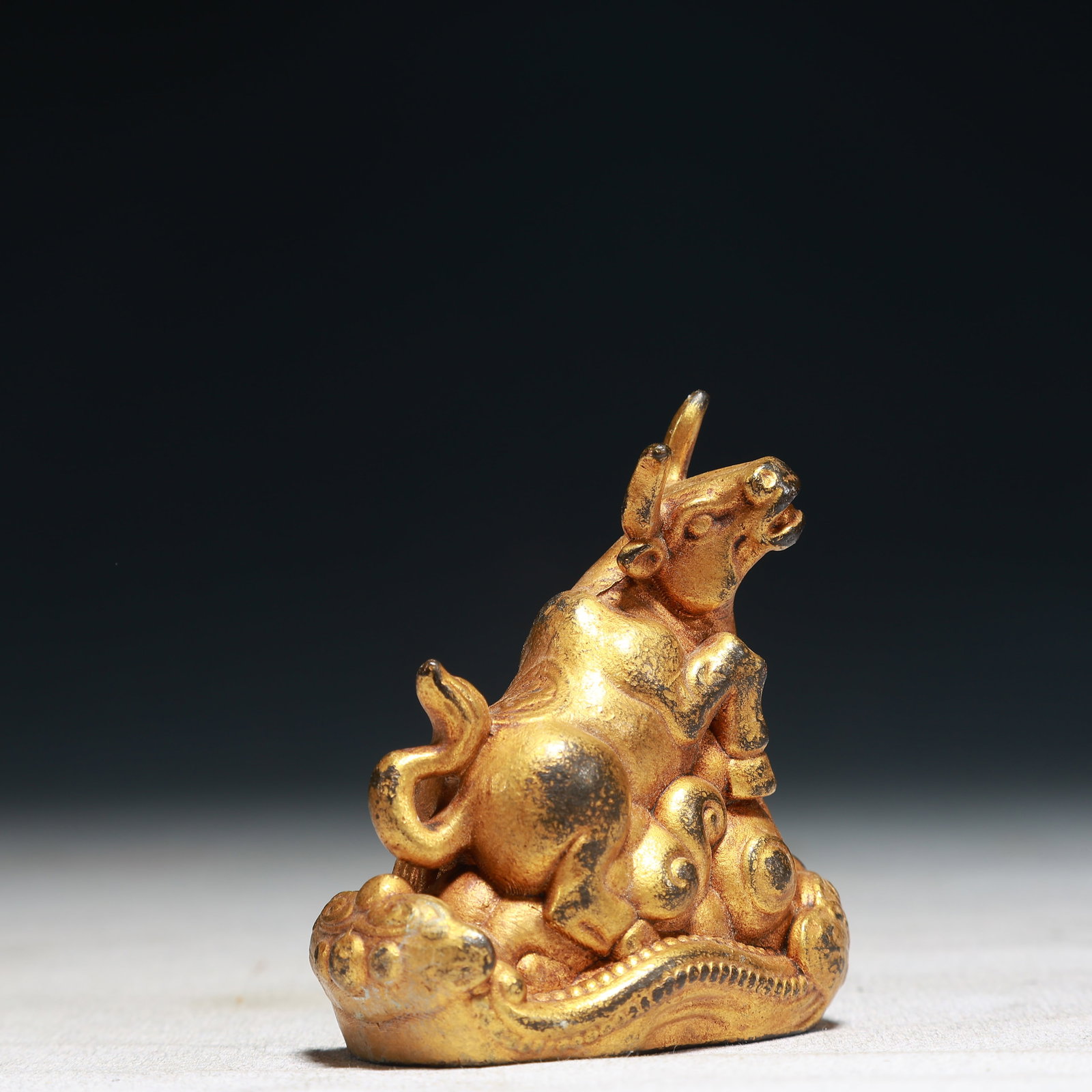 An Exquisite Gilt Bronze Buffalo Ornament - 5