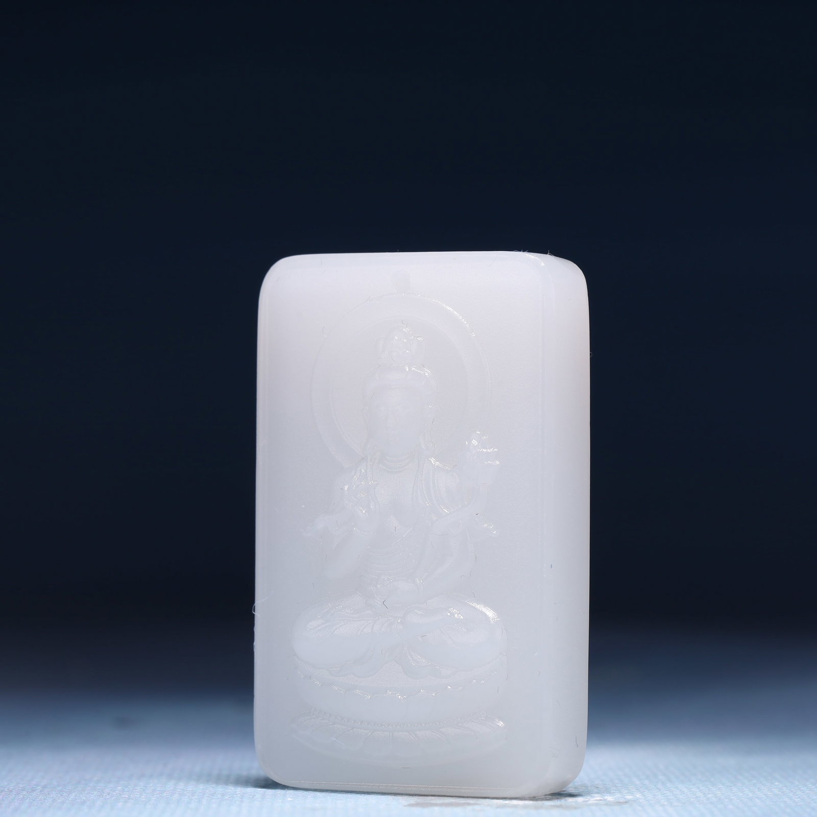 An Exquisite White Jade Statue of Avalokitesvara Pendant - 2