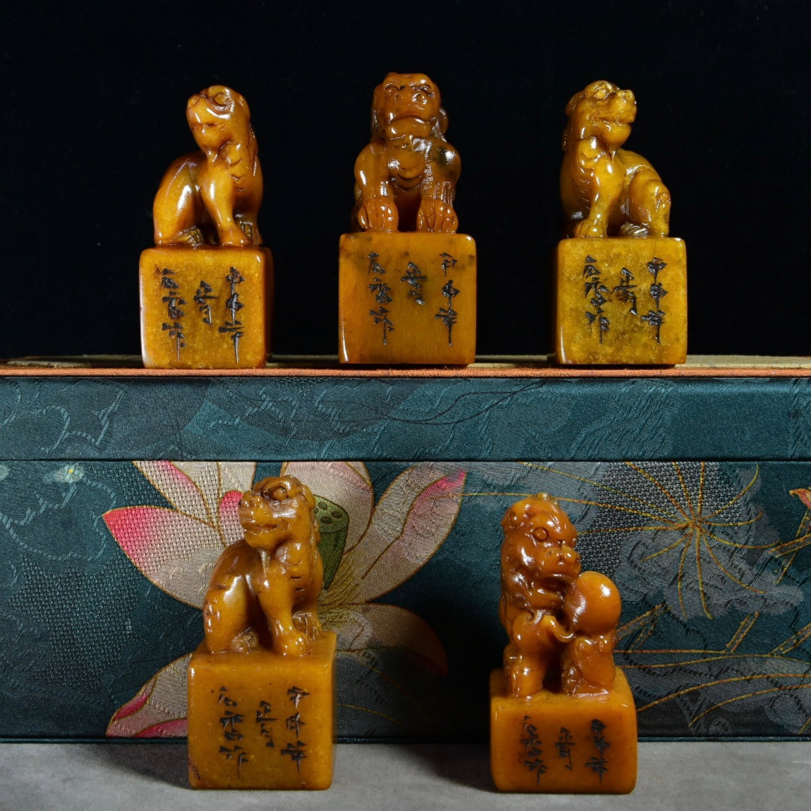 A Set of Fine Tianhuang Stone Auspicious Beast Pattern Seals - 2