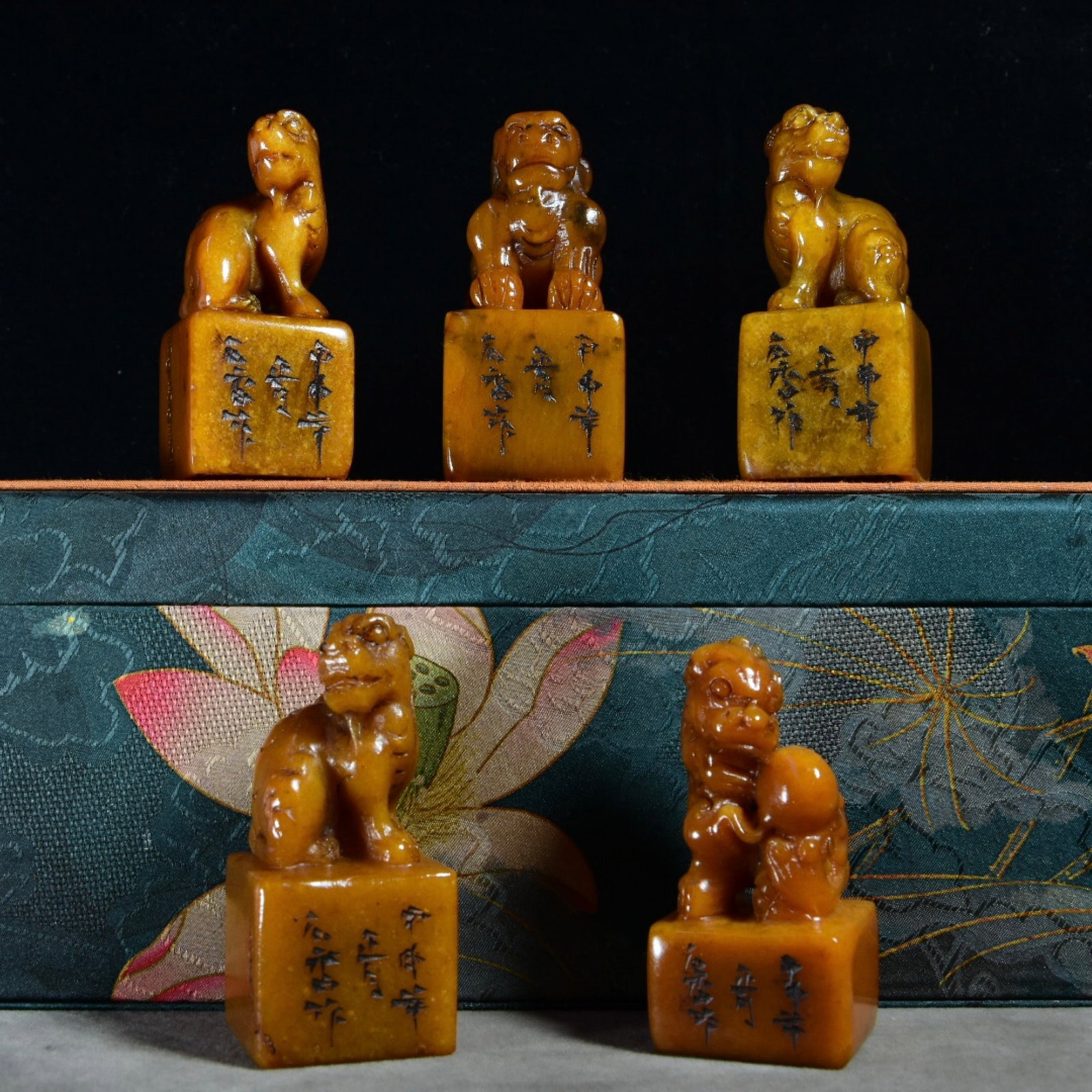 A Set of Fine Tianhuang Stone Auspicious Beast Pattern Seals - 3