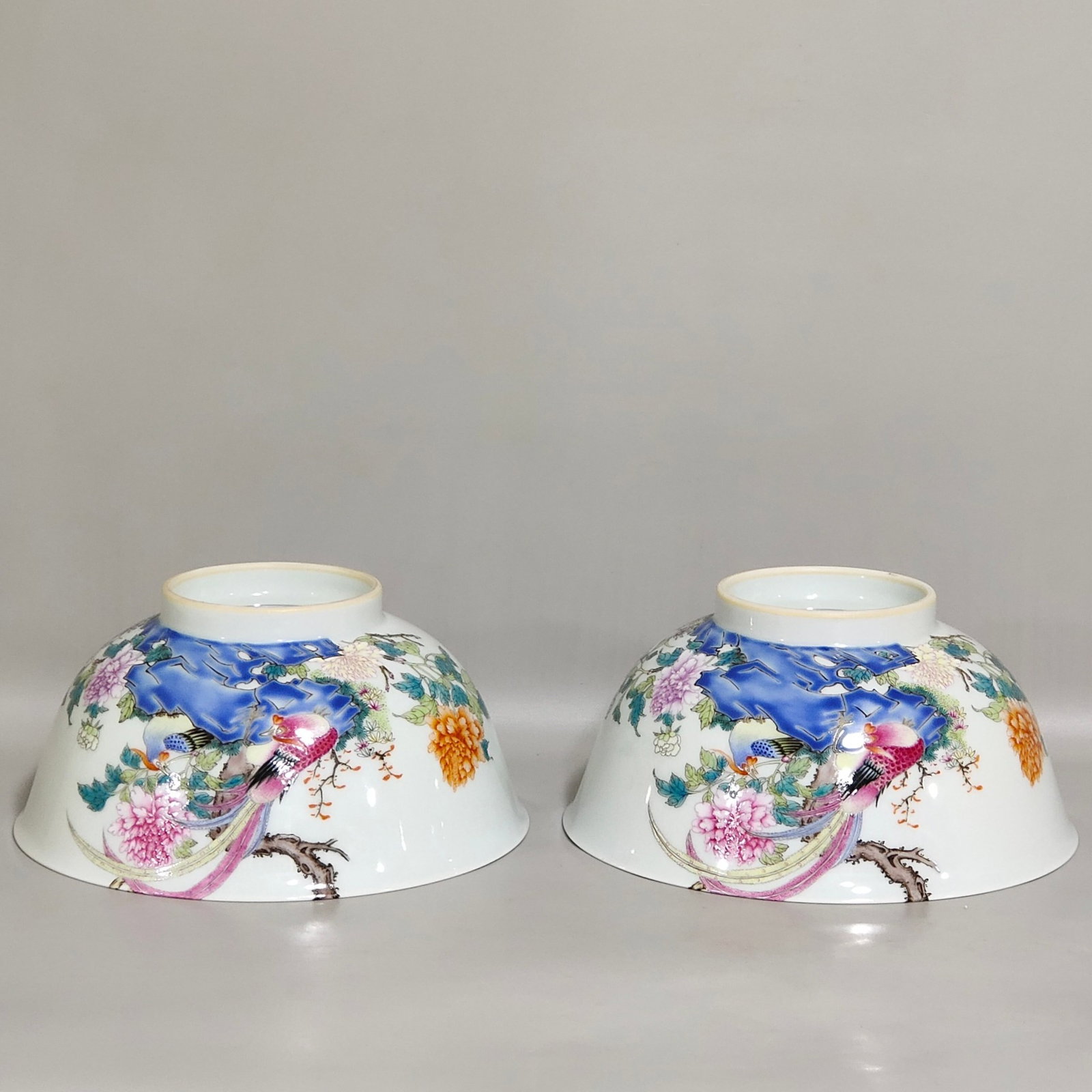 A Pair of Exquisite Famille-Rose Peony and Phoenix Pattern Bowls,With Poem - 3