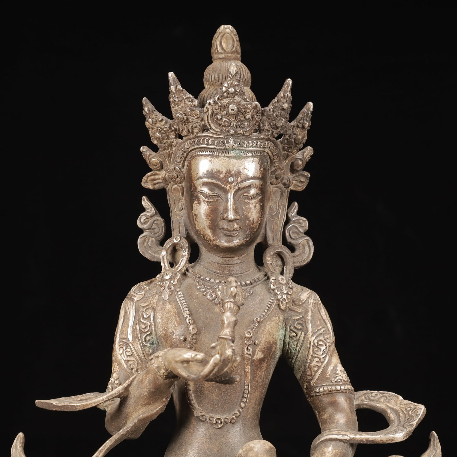 An Exquisite Silver-Plated Bronze Statue of Vajrasattva - 2