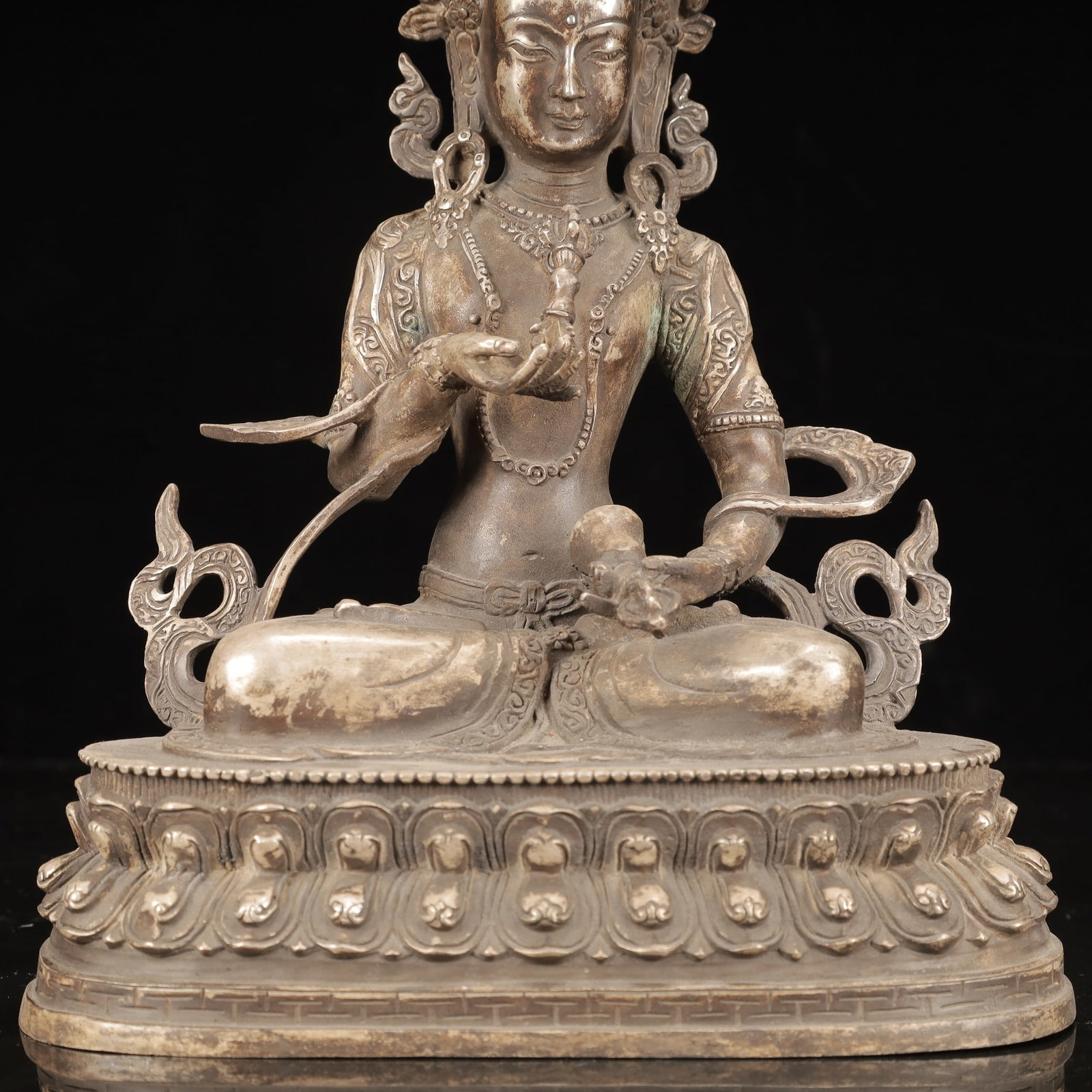 An Exquisite Silver-Plated Bronze Statue of Vajrasattva - 3