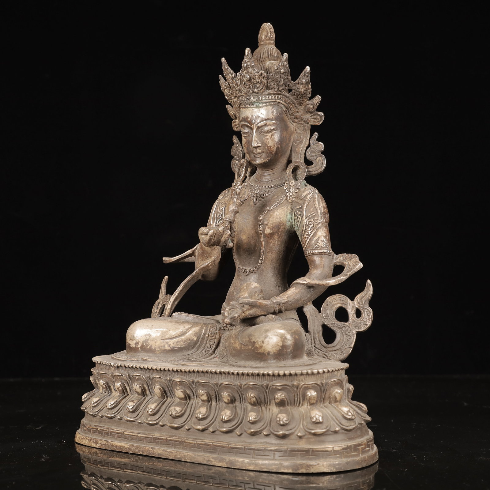 An Exquisite Silver-Plated Bronze Statue of Vajrasattva - 4