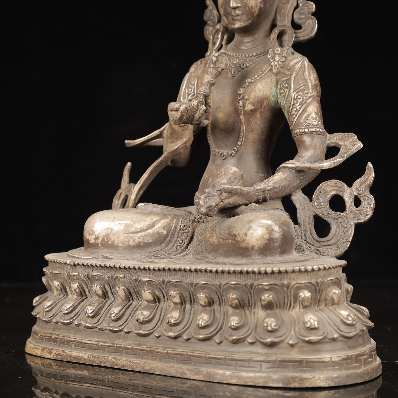 An Exquisite Silver-Plated Bronze Statue of Vajrasattva - 6