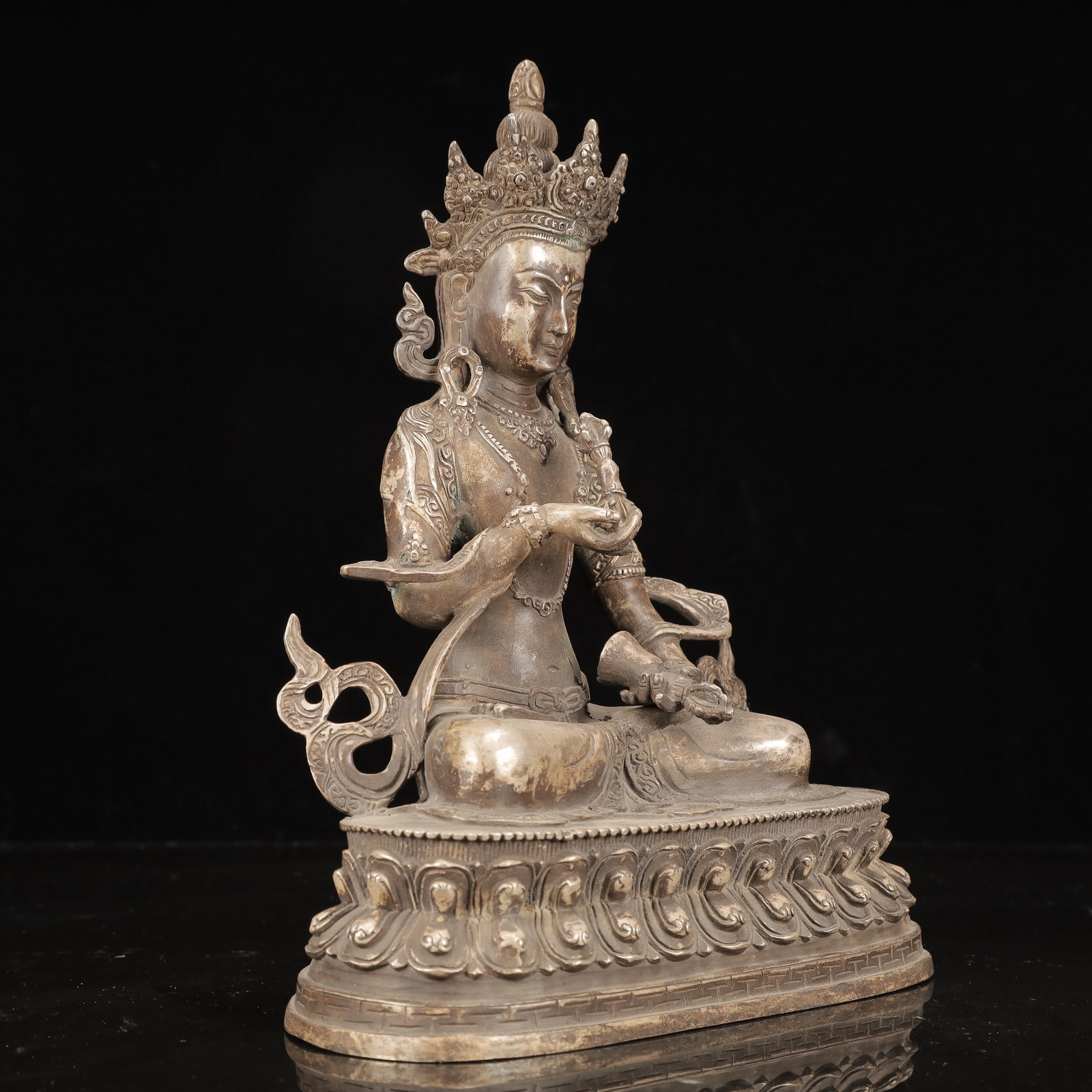 An Exquisite Silver-Plated Bronze Statue of Vajrasattva - 7