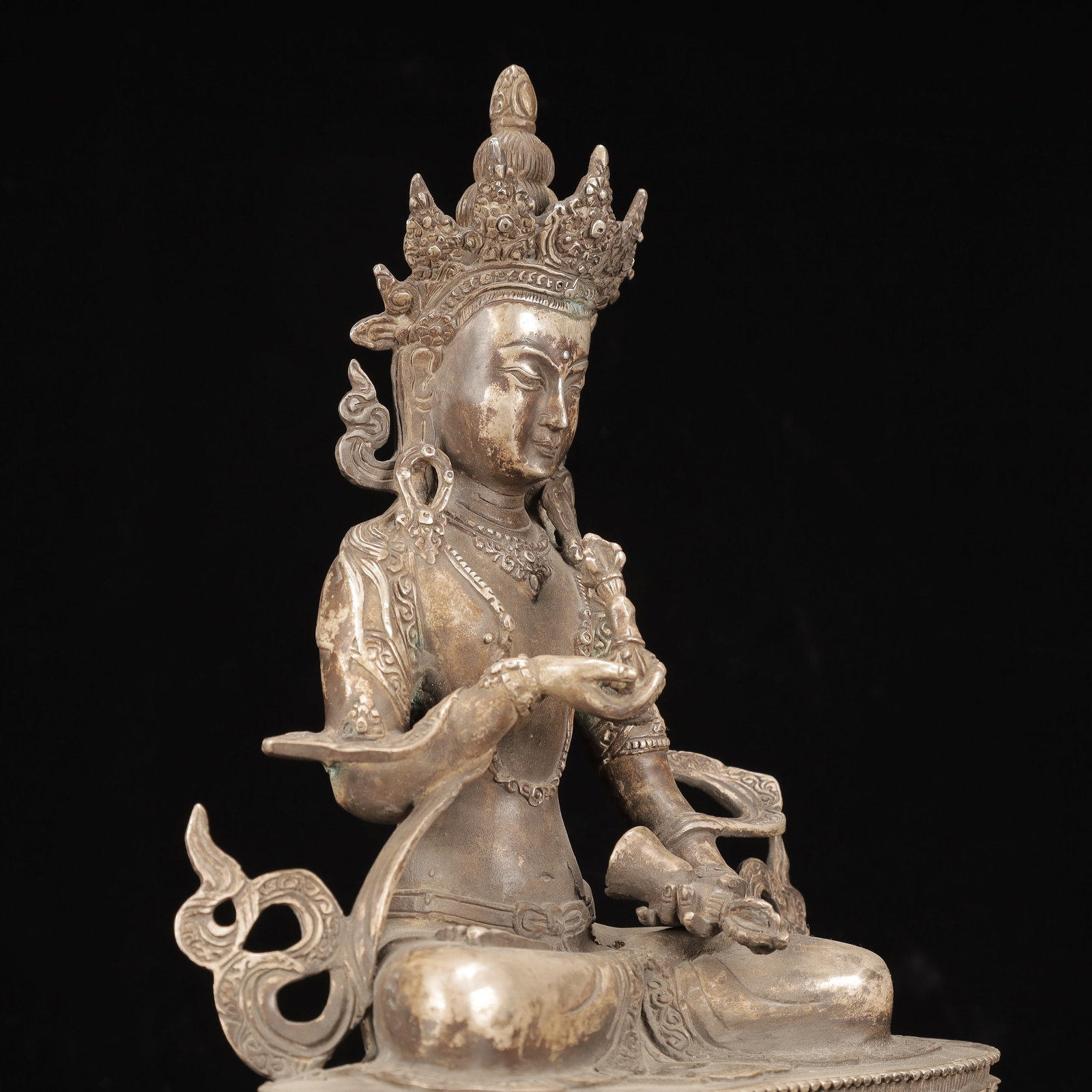 An Exquisite Silver-Plated Bronze Statue of Vajrasattva - 8