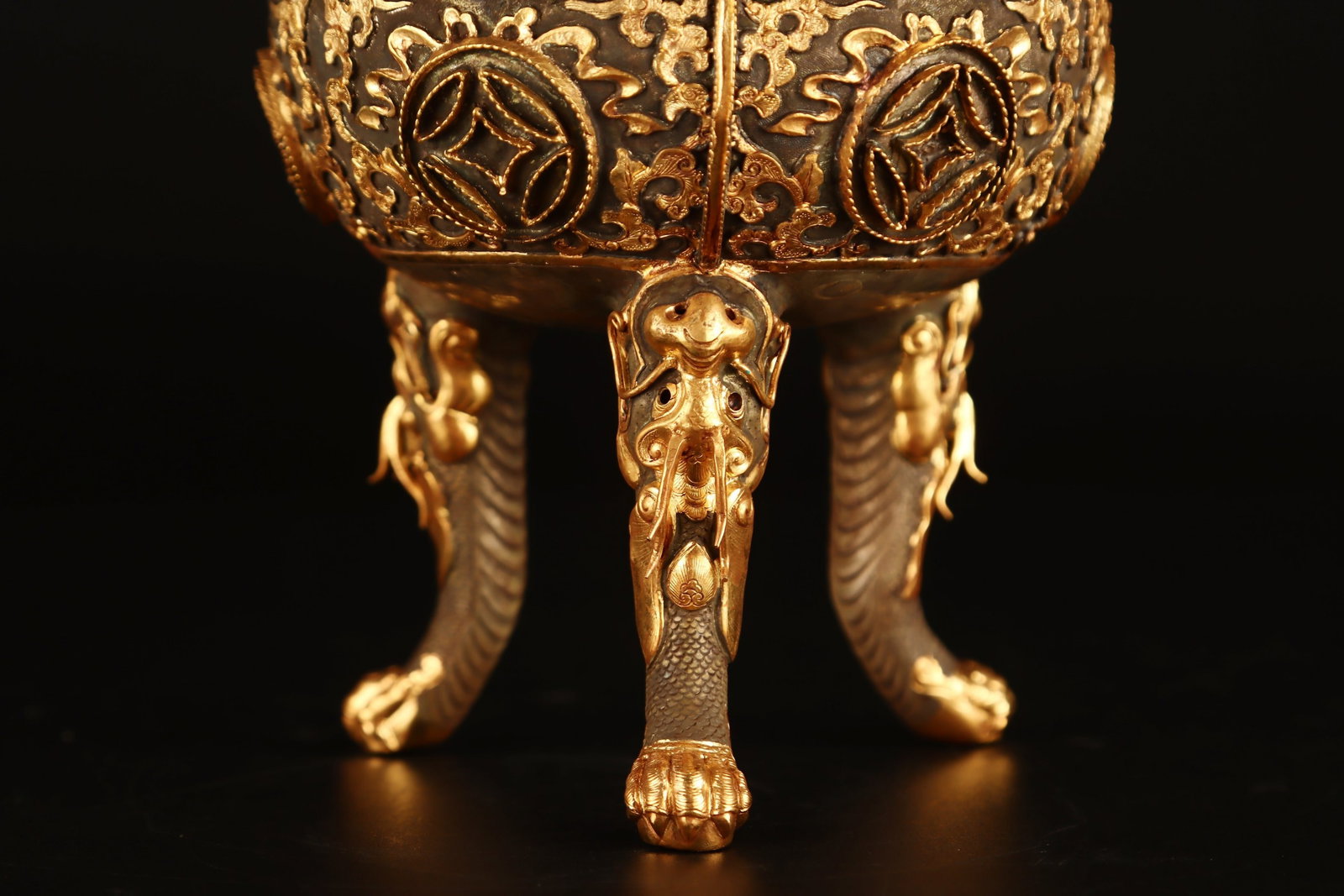 A Pair of Exquisite Gilt Bronze Double-Ears Tripod Censers - 6