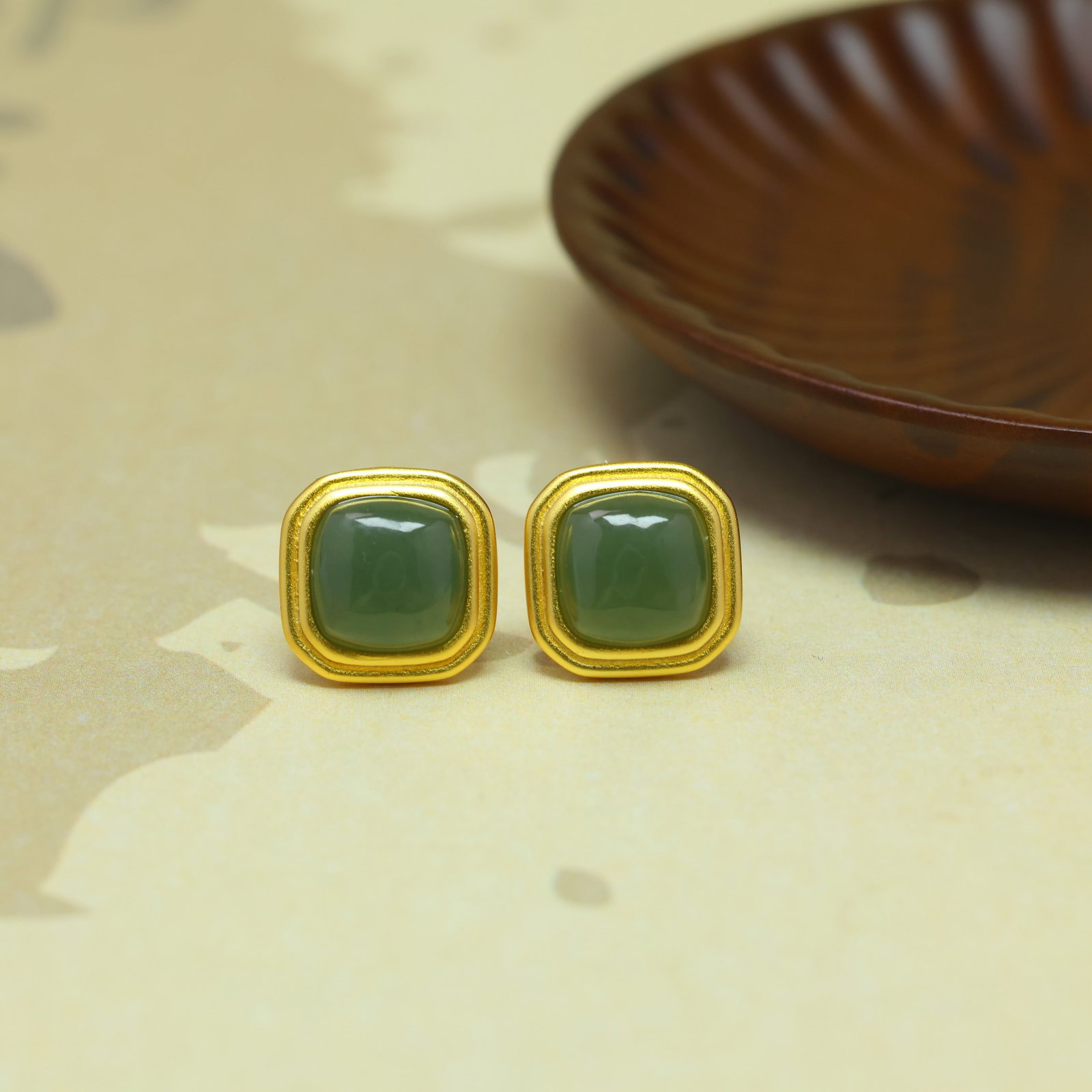 A Pair of Exquisite Sterling Silver-Gold Plated Inlaid Jasper Earrings - 2