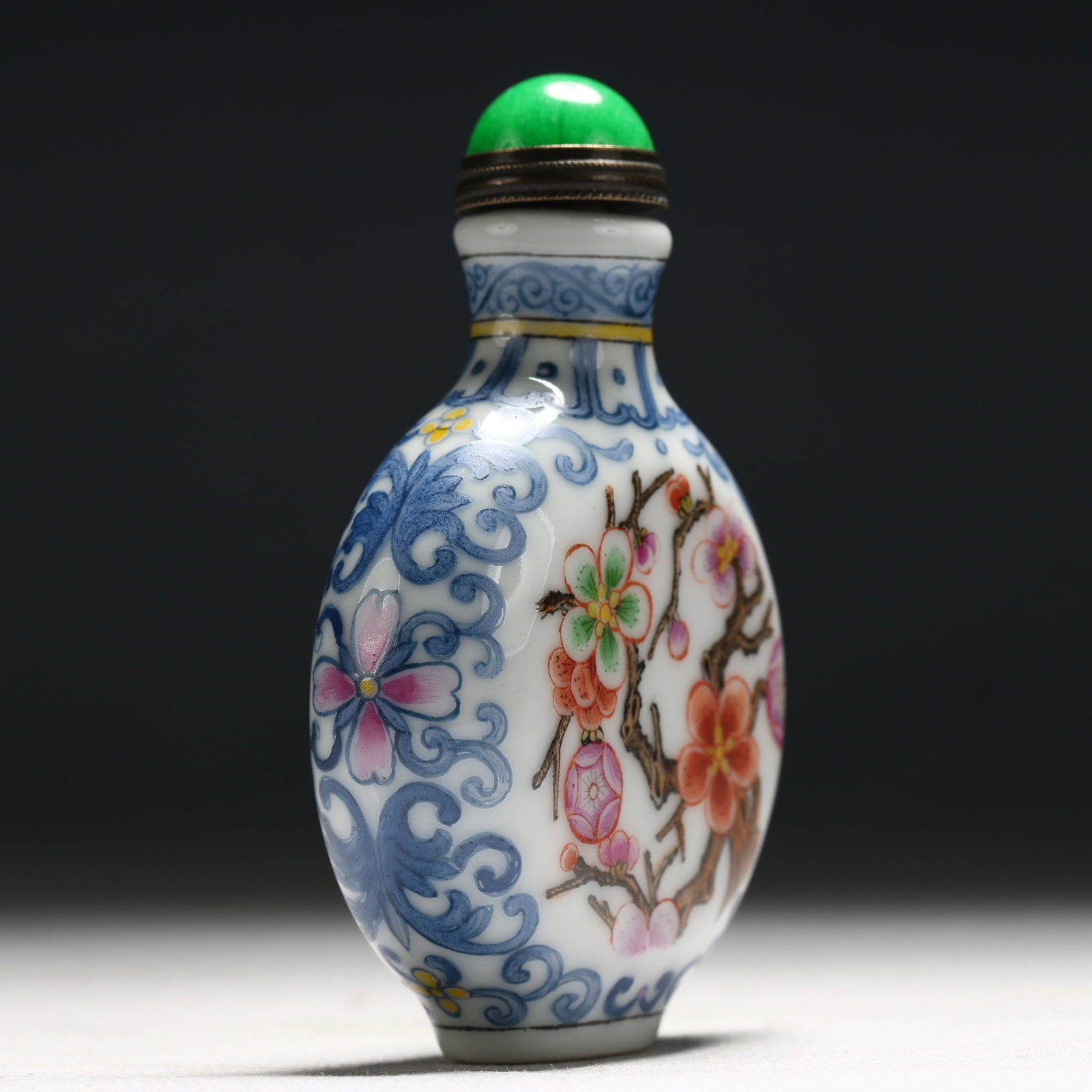 An Exquisite Enamel Flower Pattern Porcelain Snuff Bottle - 2