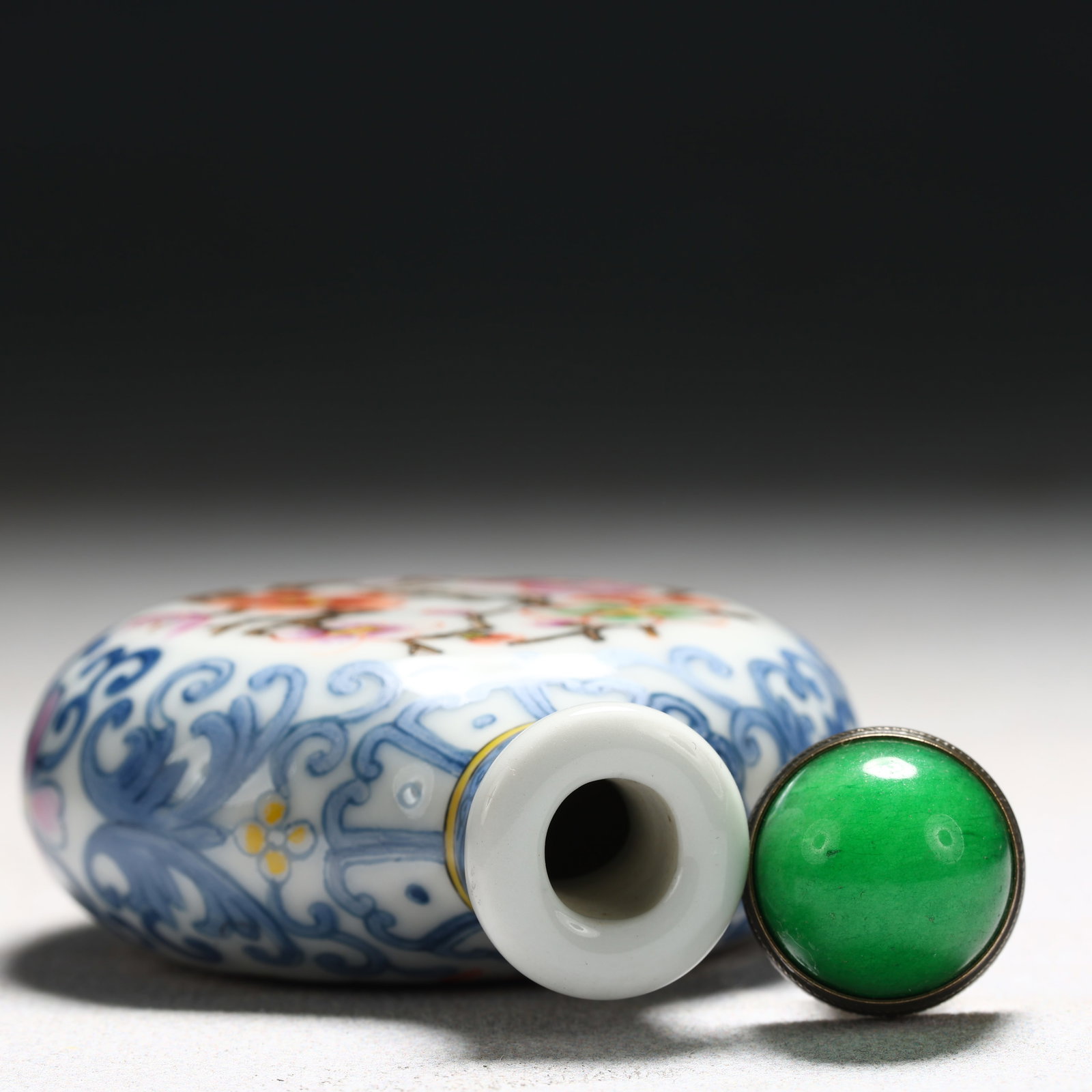 An Exquisite Enamel Flower Pattern Porcelain Snuff Bottle - 4
