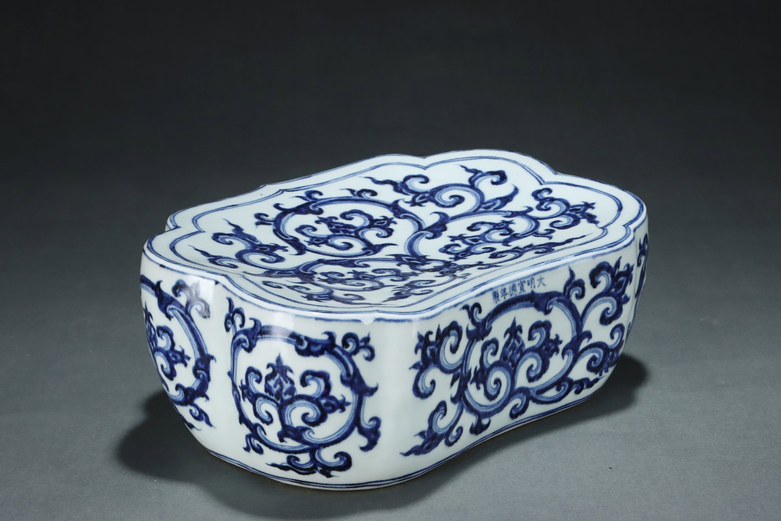 A Rare Blue and White Lotus Pattern Pillow,With Vertical Scroll Painting on Silk - 3