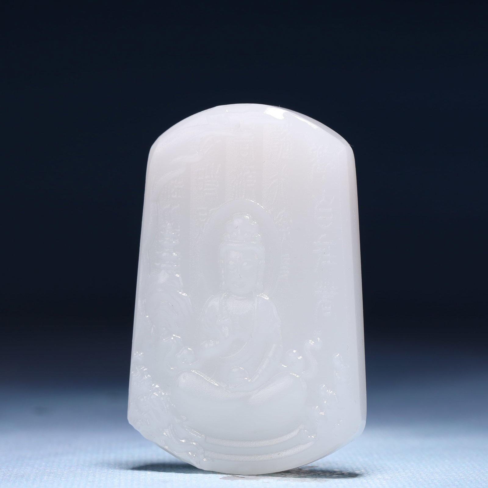 An Exquisite White Jade Statue of Avalokitesvara Pendant - 2