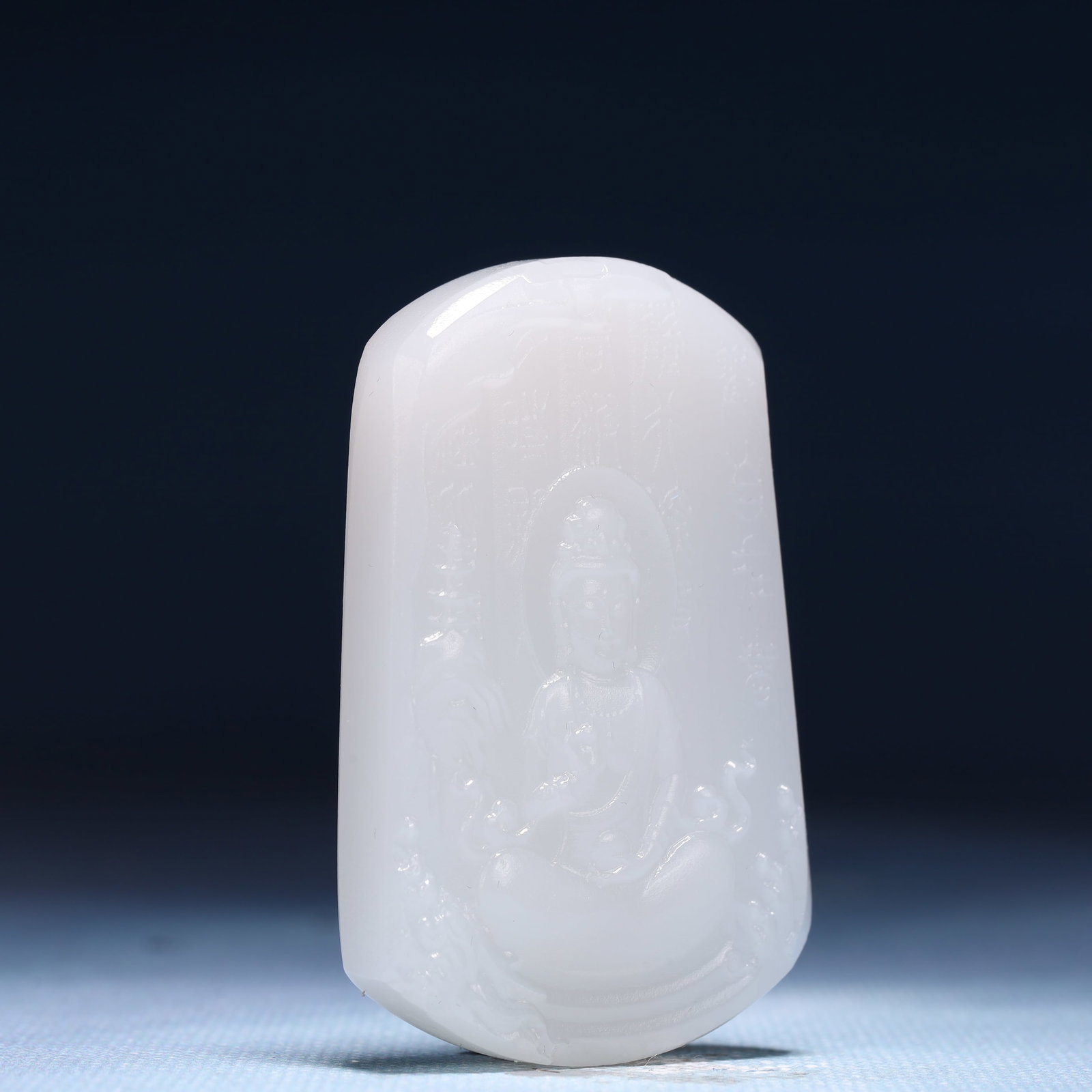 An Exquisite White Jade Statue of Avalokitesvara Pendant - 3