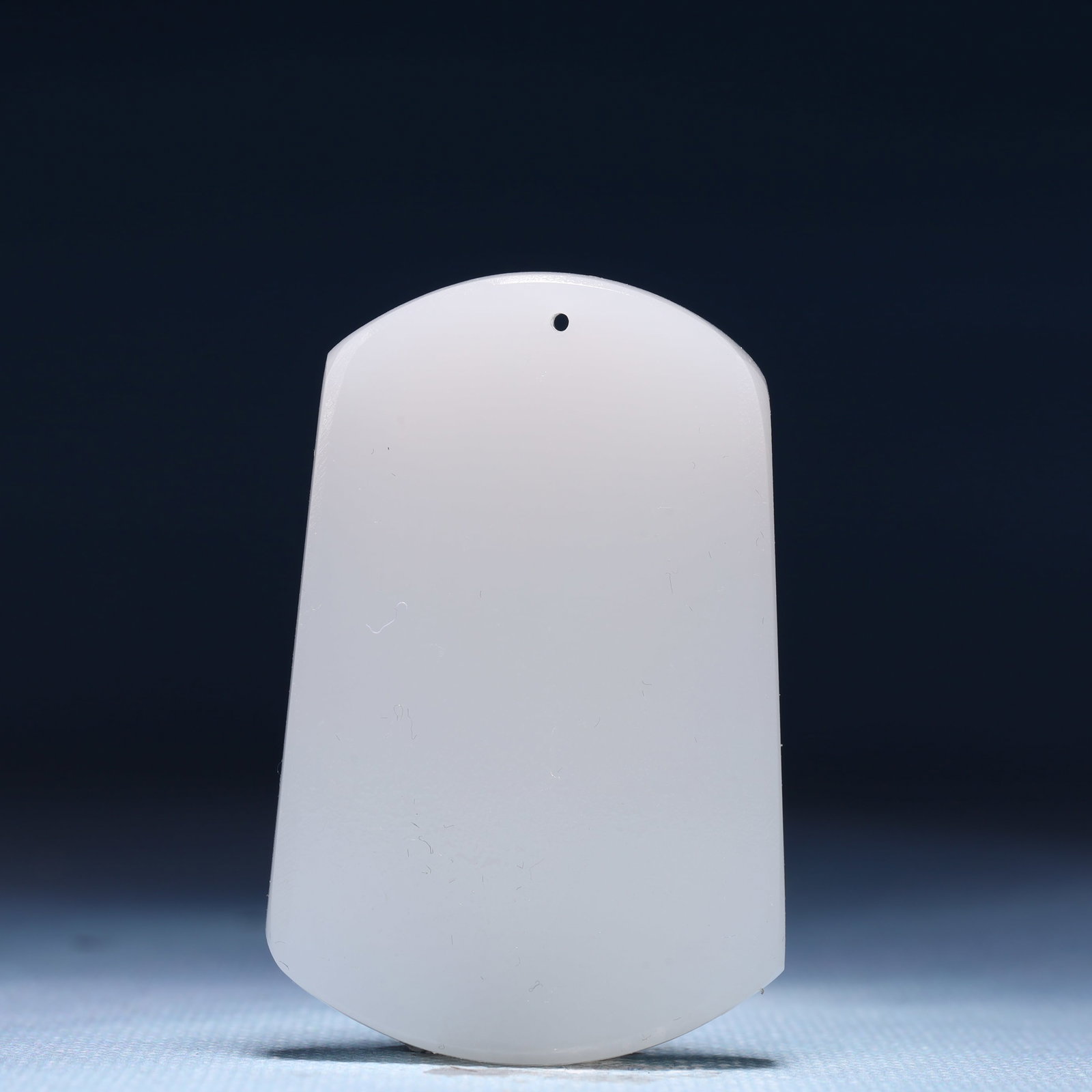 An Exquisite White Jade Statue of Avalokitesvara Pendant - 4