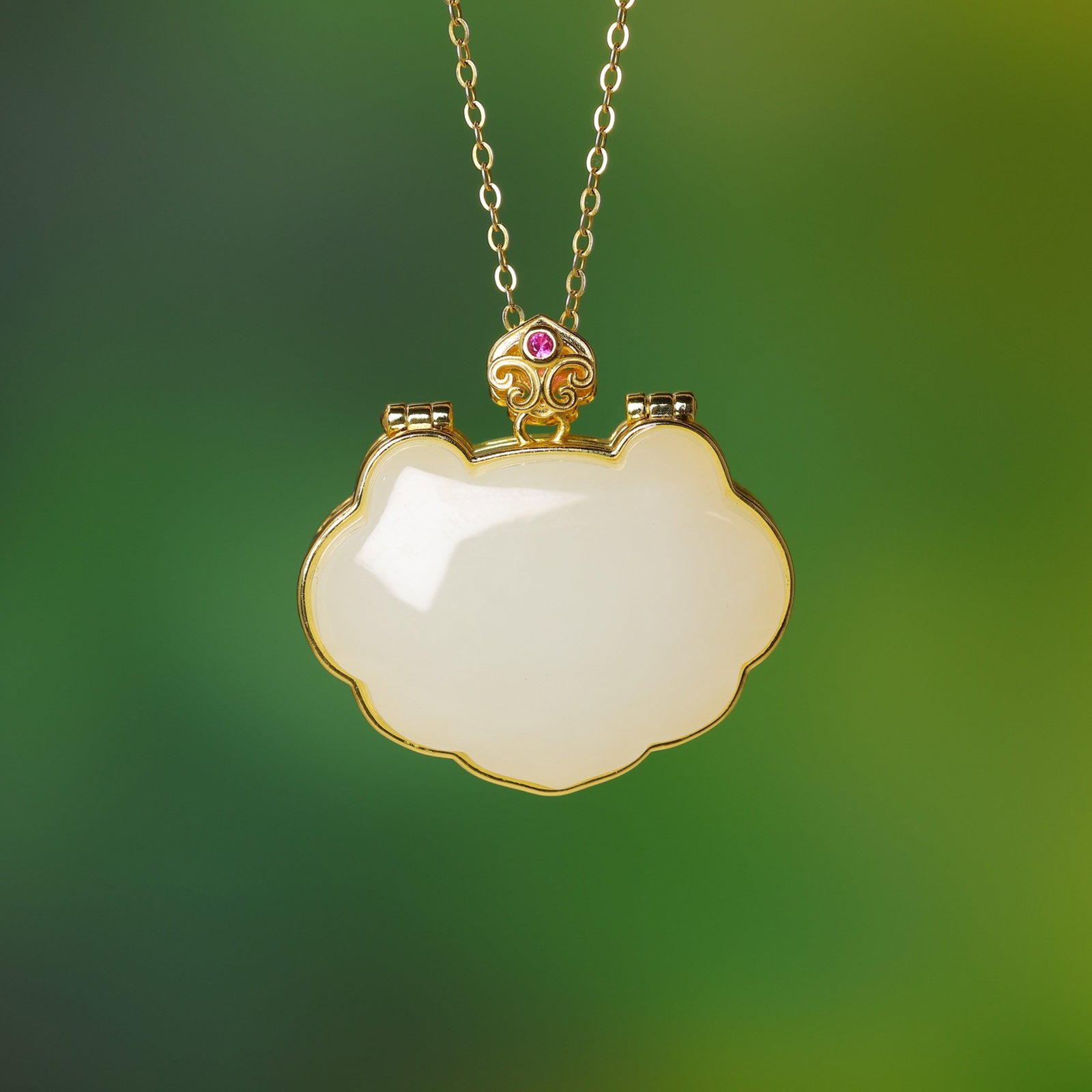 An Exquisite Sterling Silver-Gold Plated Inlaid White Jade Pendant: Estimated Value:600-1200 An Exquisite Sterling Silver-Gold Plated Inlaid White Jade Pendant,Size:19mmx26mm 纯银镀金镶白玉吊坠