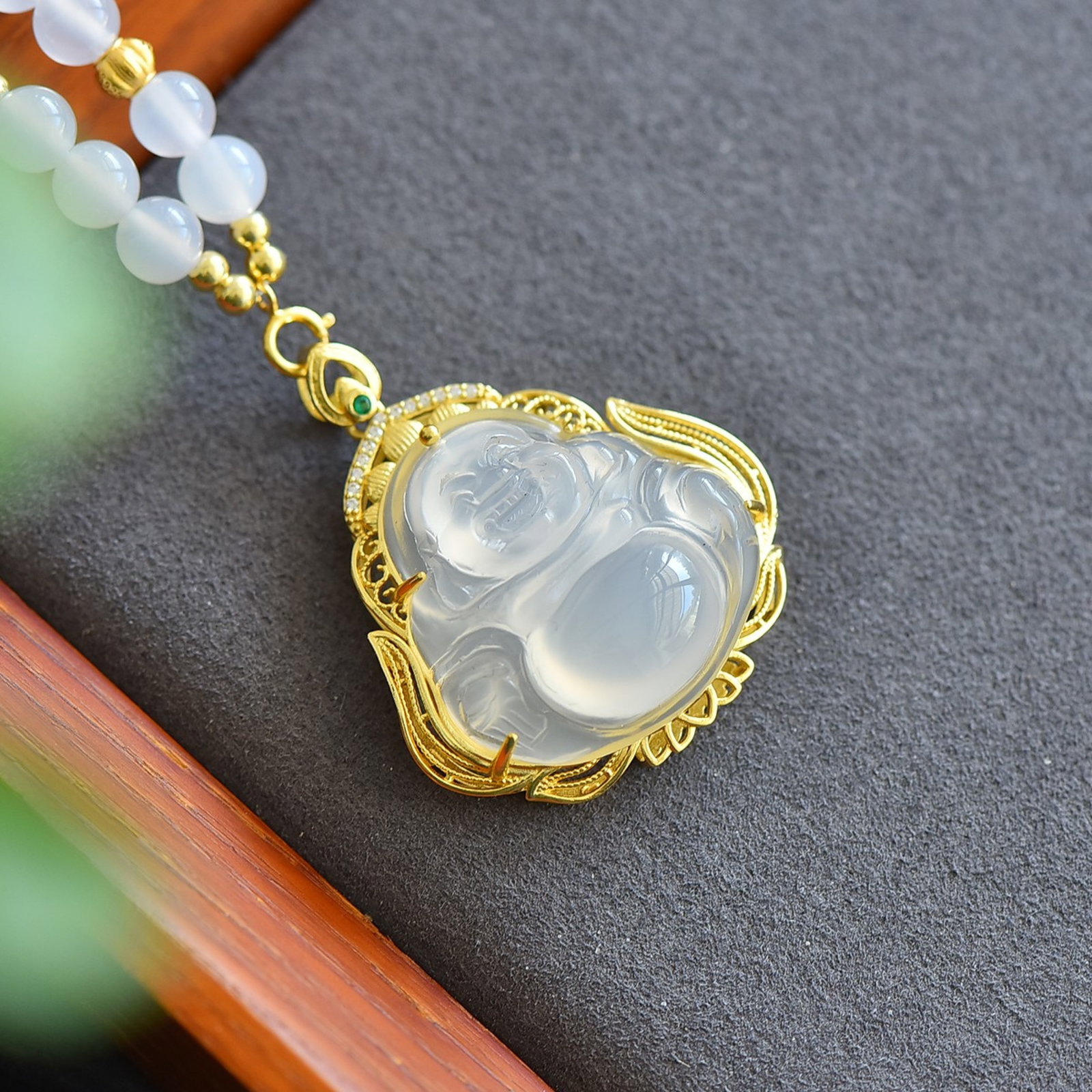 An Exquisite Sterling Silver-Gold Plated Inlaid Agate Pendant - 2