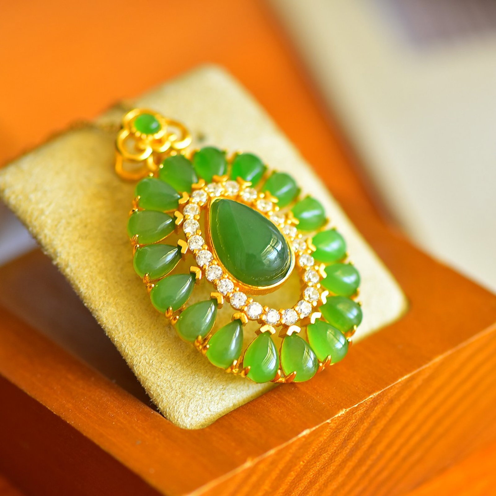 An Exquisite Sterling Silver-Gold Plated Inlaid Jasper Pendant,Inlaid Diamonds - 4