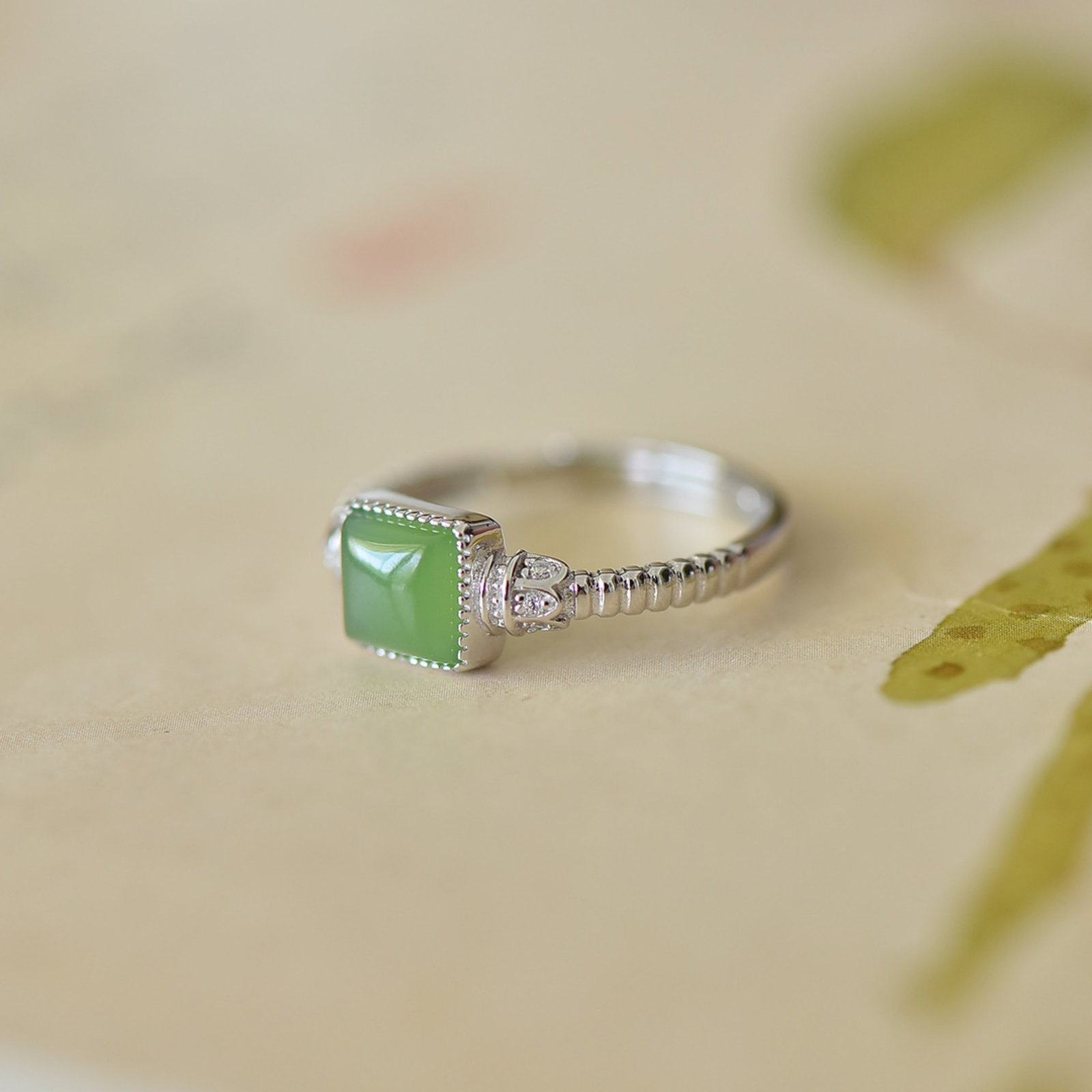 An Exquisite Sterling Silver Inlaid Jasper Ring - 2