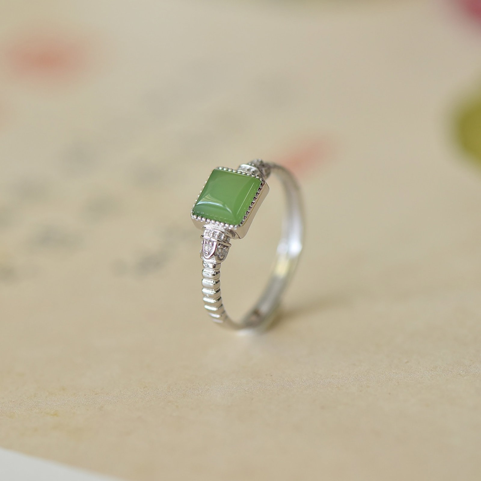 An Exquisite Sterling Silver Inlaid Jasper Ring - 4