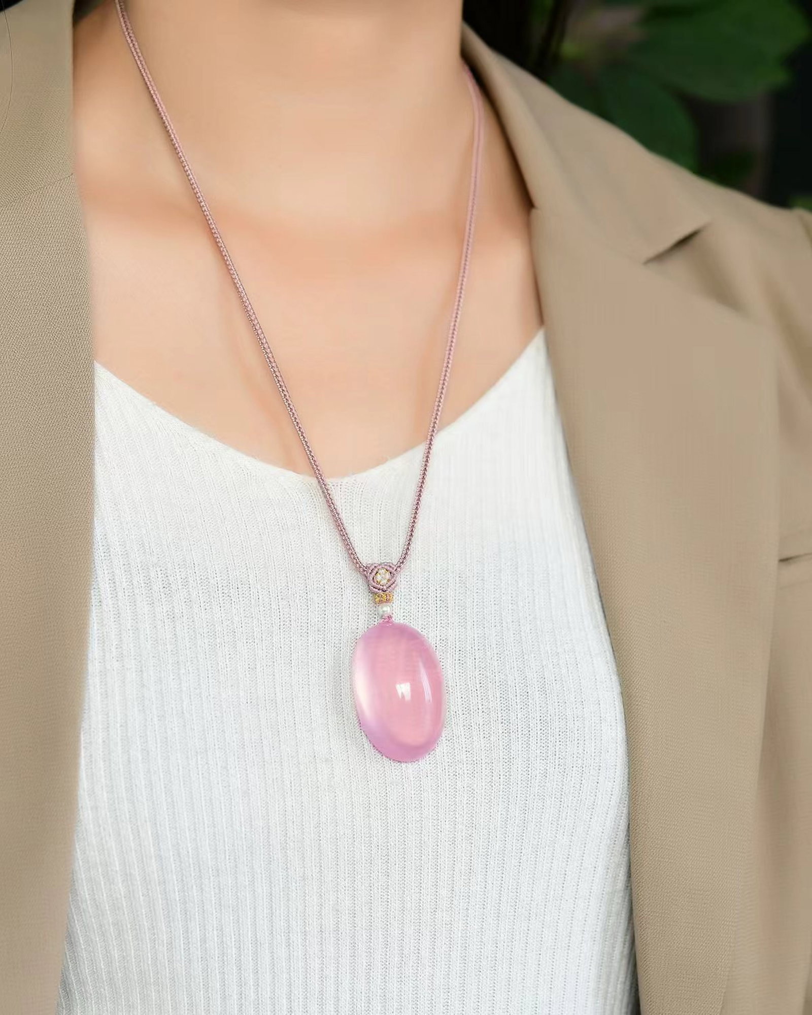 An Exquisite Crystal Pendant - 6