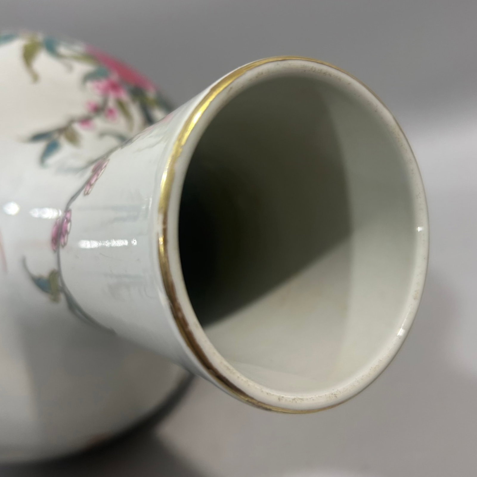 A Rare Famille-Rose Painted Gold Bats and Peach Pattern Vase - 5