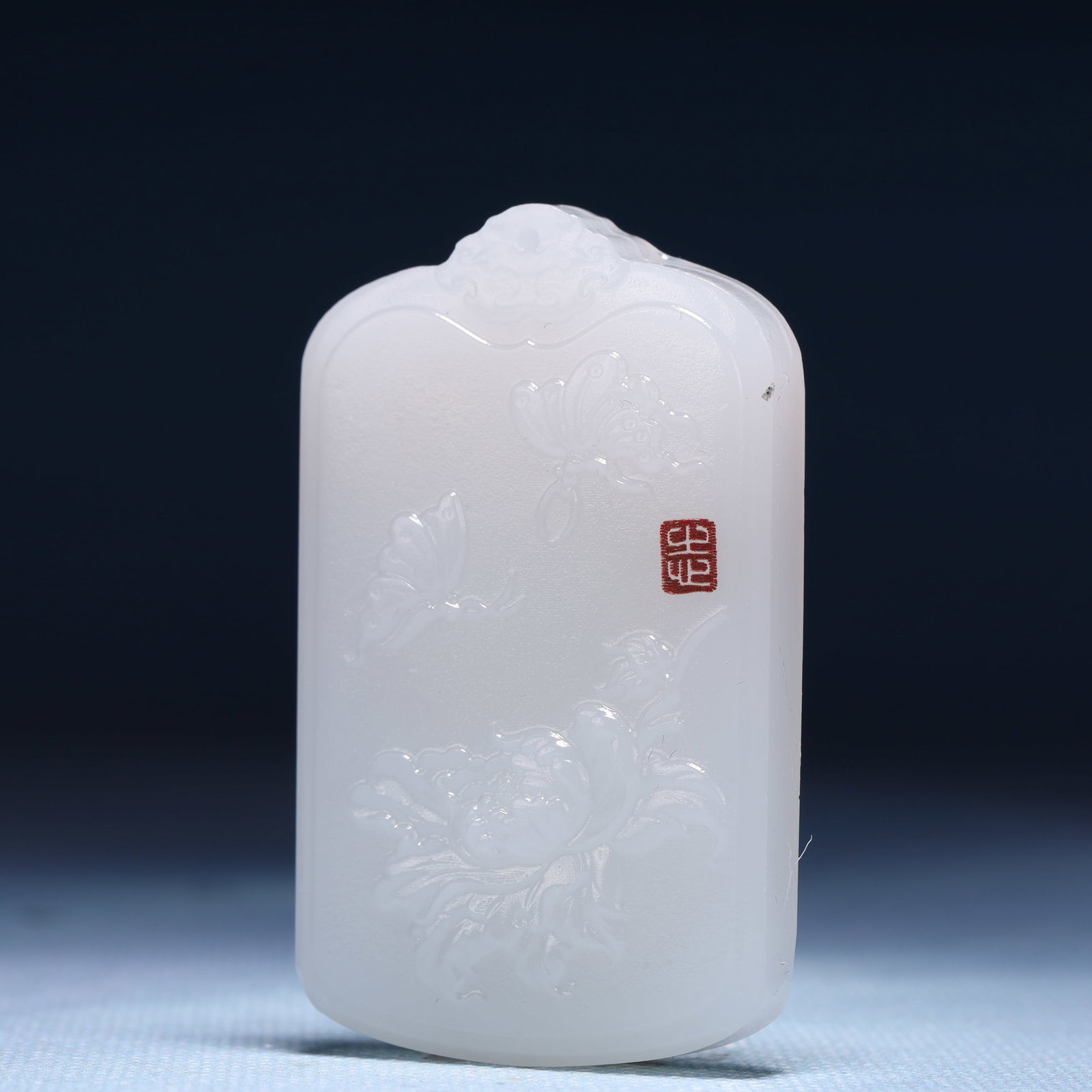 An Exquisite White Jade Flower and Butterfly Pattern Pendant - 2