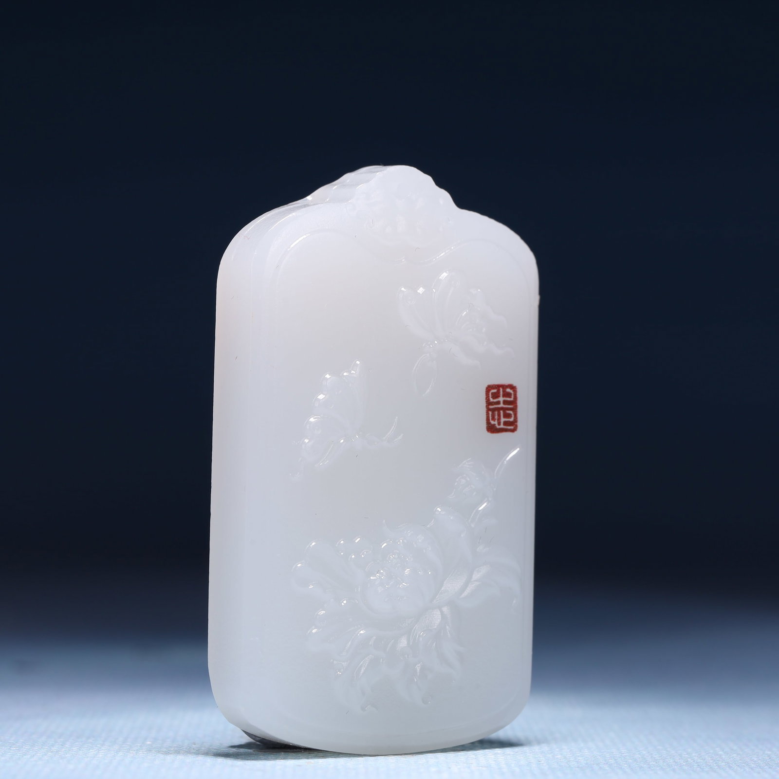 An Exquisite White Jade Flower and Butterfly Pattern Pendant - 3