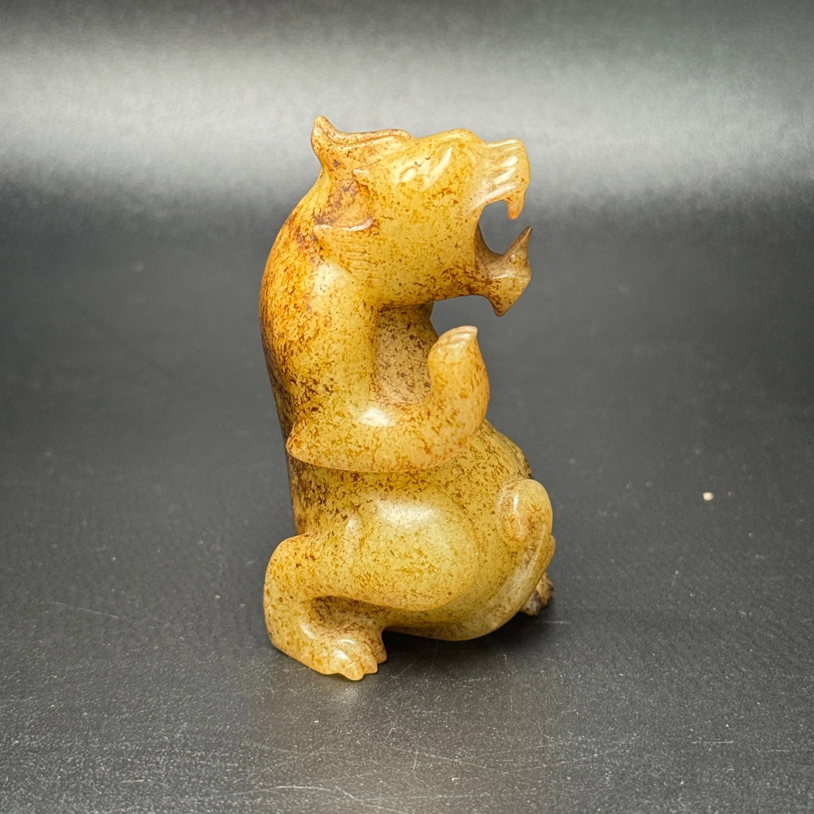 An Exquisite White Jade Auspicious Beast Hand Piece - 4