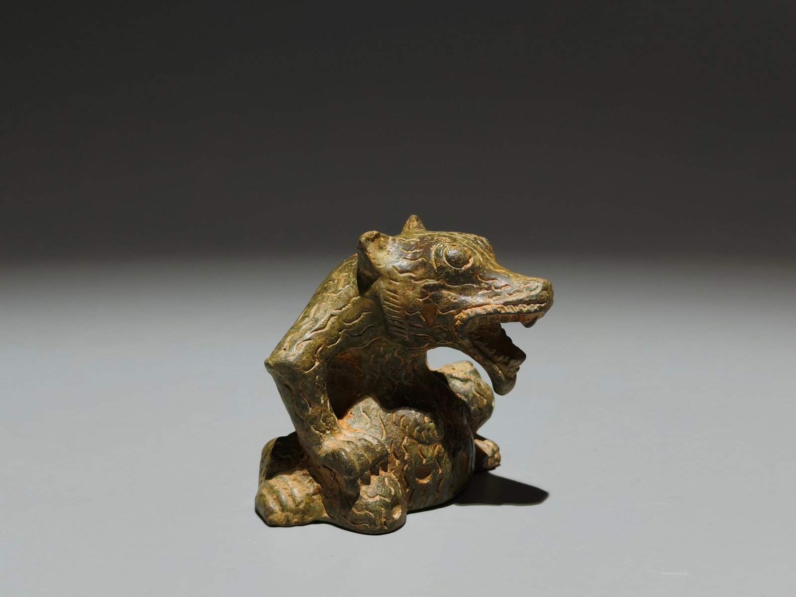 An Archaic Bronze Bear Ornament - 3