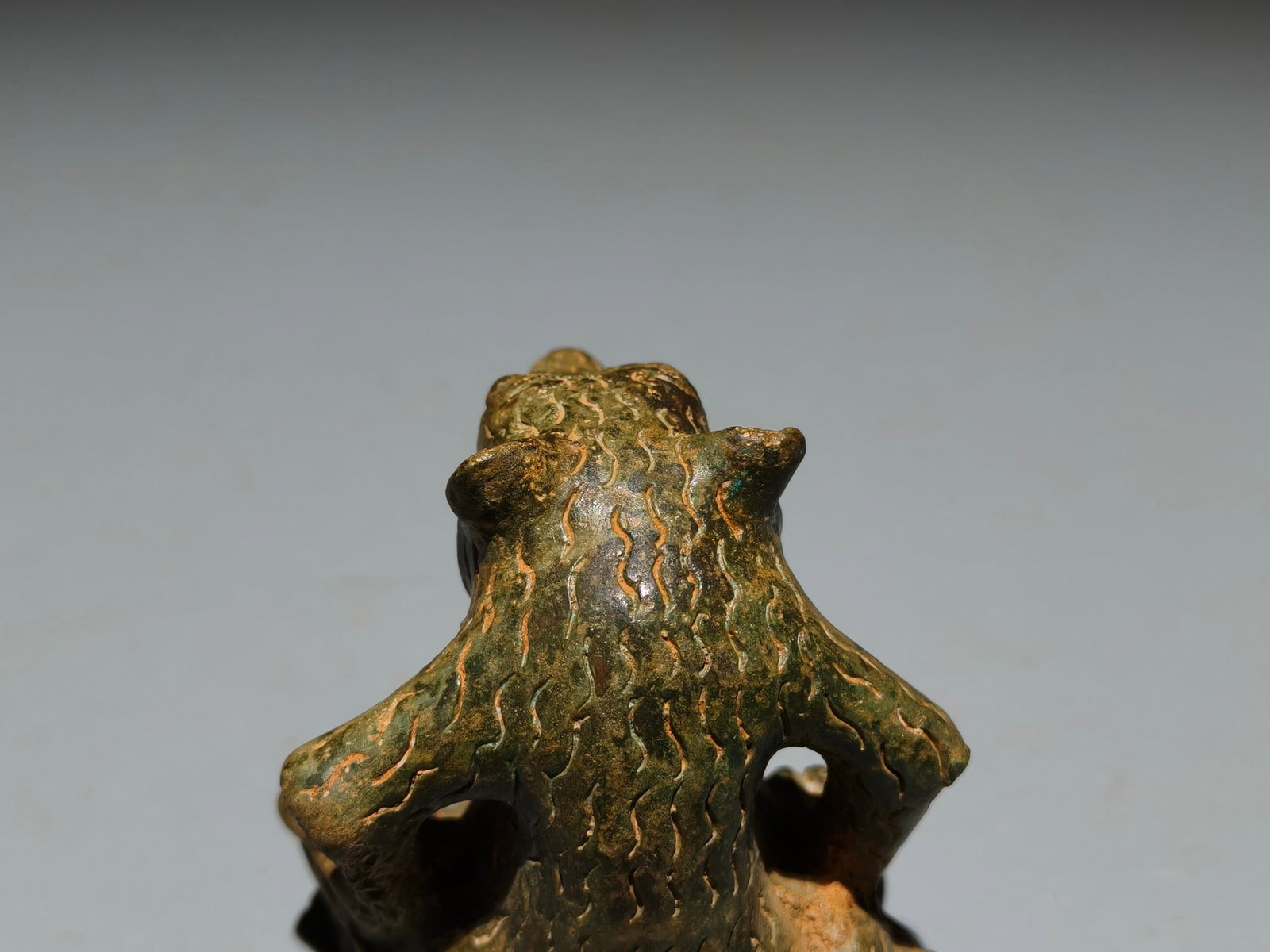 An Archaic Bronze Bear Ornament - 6