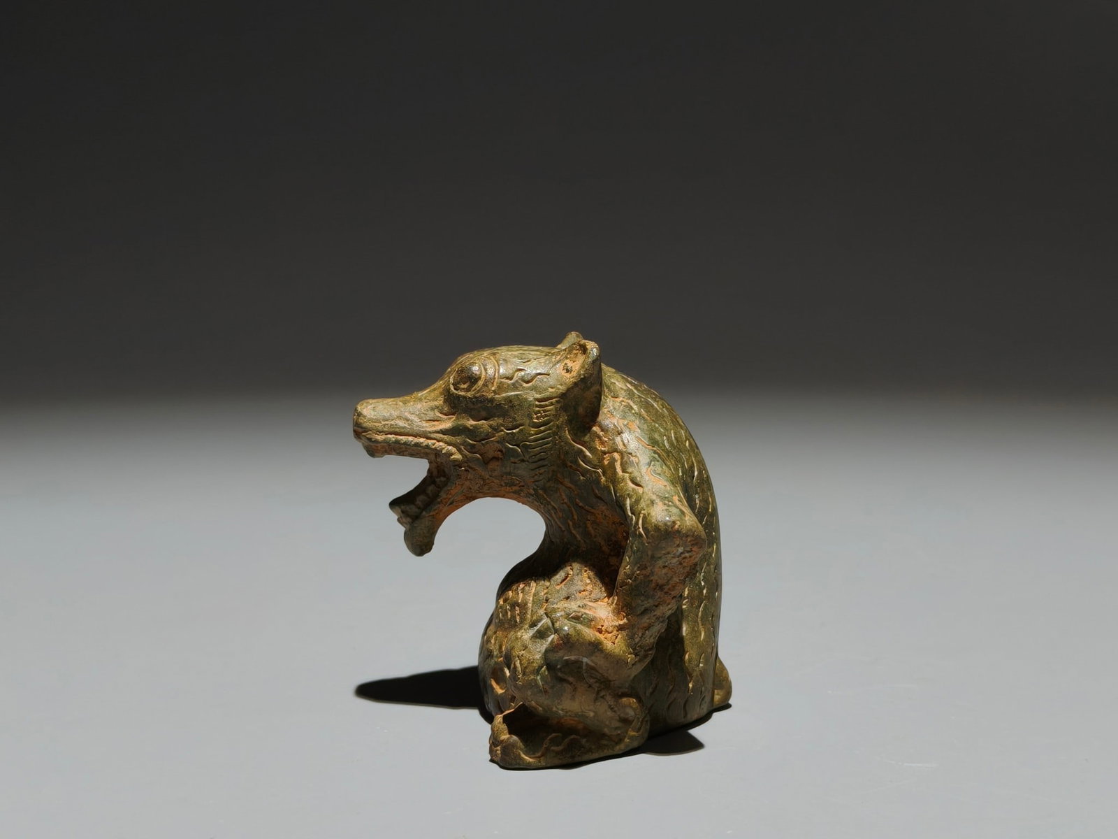 An Archaic Bronze Bear Ornament - 7