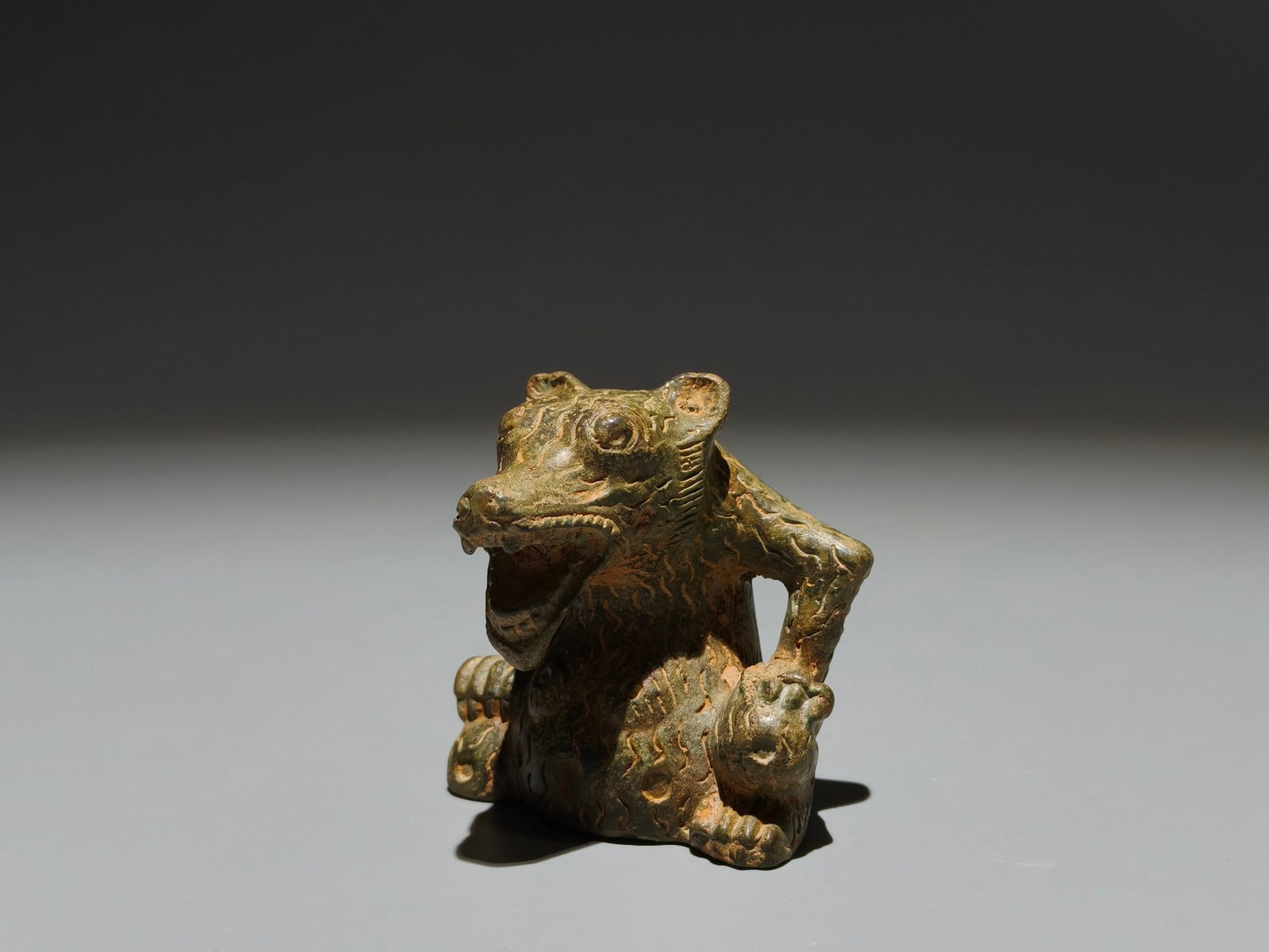 An Archaic Bronze Bear Ornament - 8