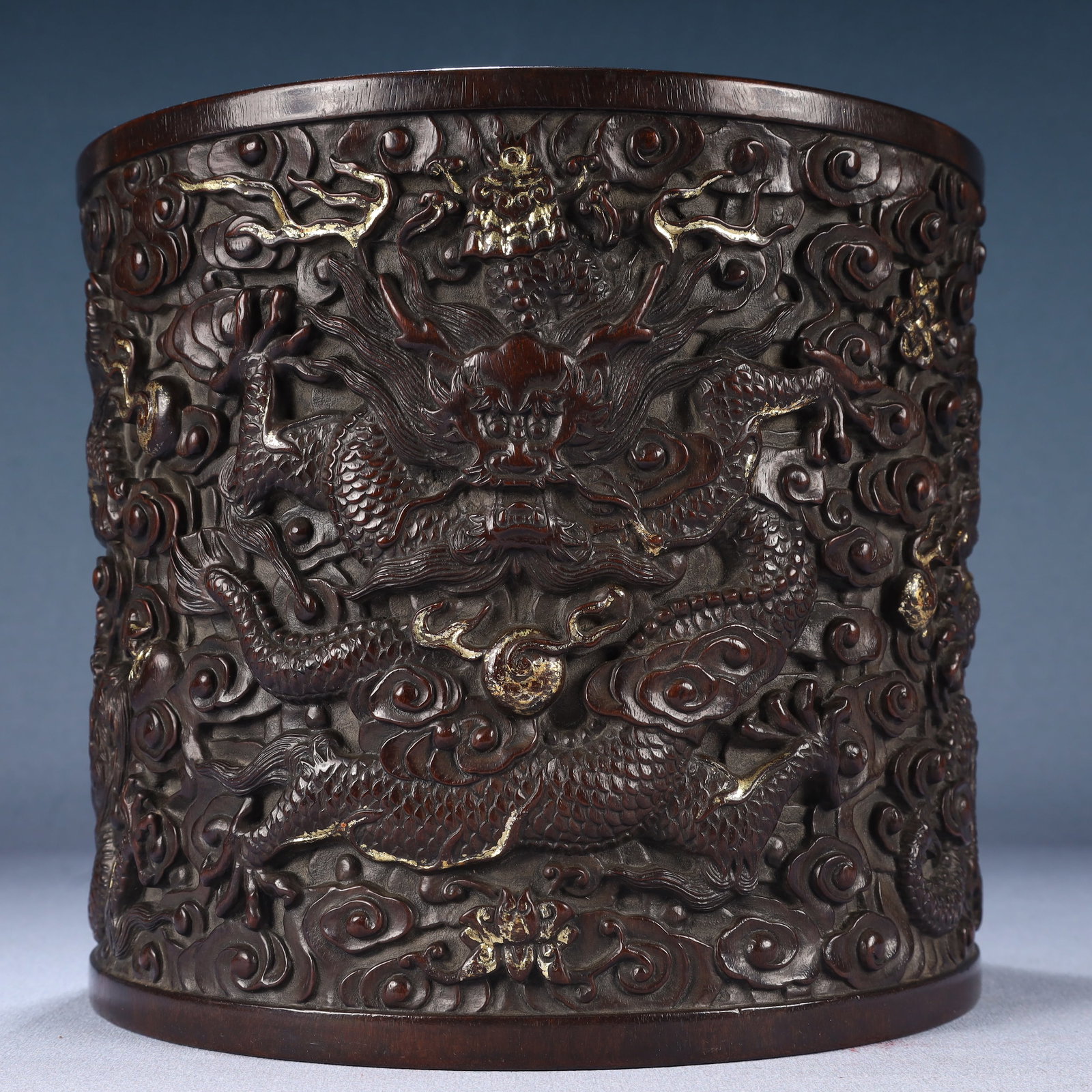An Exquisite Zitanwood Auspicious Cloud and Dragon Pattern Brush Pot: Estimated Value:22000-44000 An Exquisite Zitanwood Auspicious Cloud and Dragon Pattern Brush Pot,Qing Dynasty, China,Size:8.9inx7.9in,Weight:2750g 紫檀木祥云龙ń