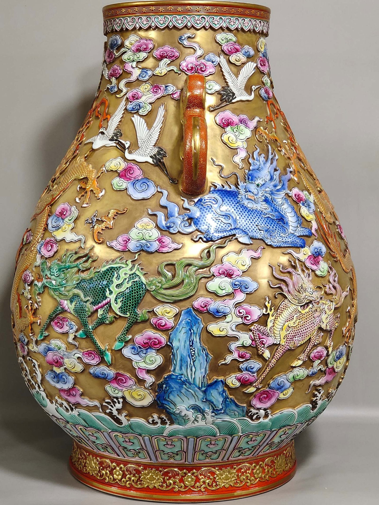 A Huge Gold Ground Famille-Rose Kylin Auspicious Cloud and Dragon Pattern Double-Ears Vase - 5