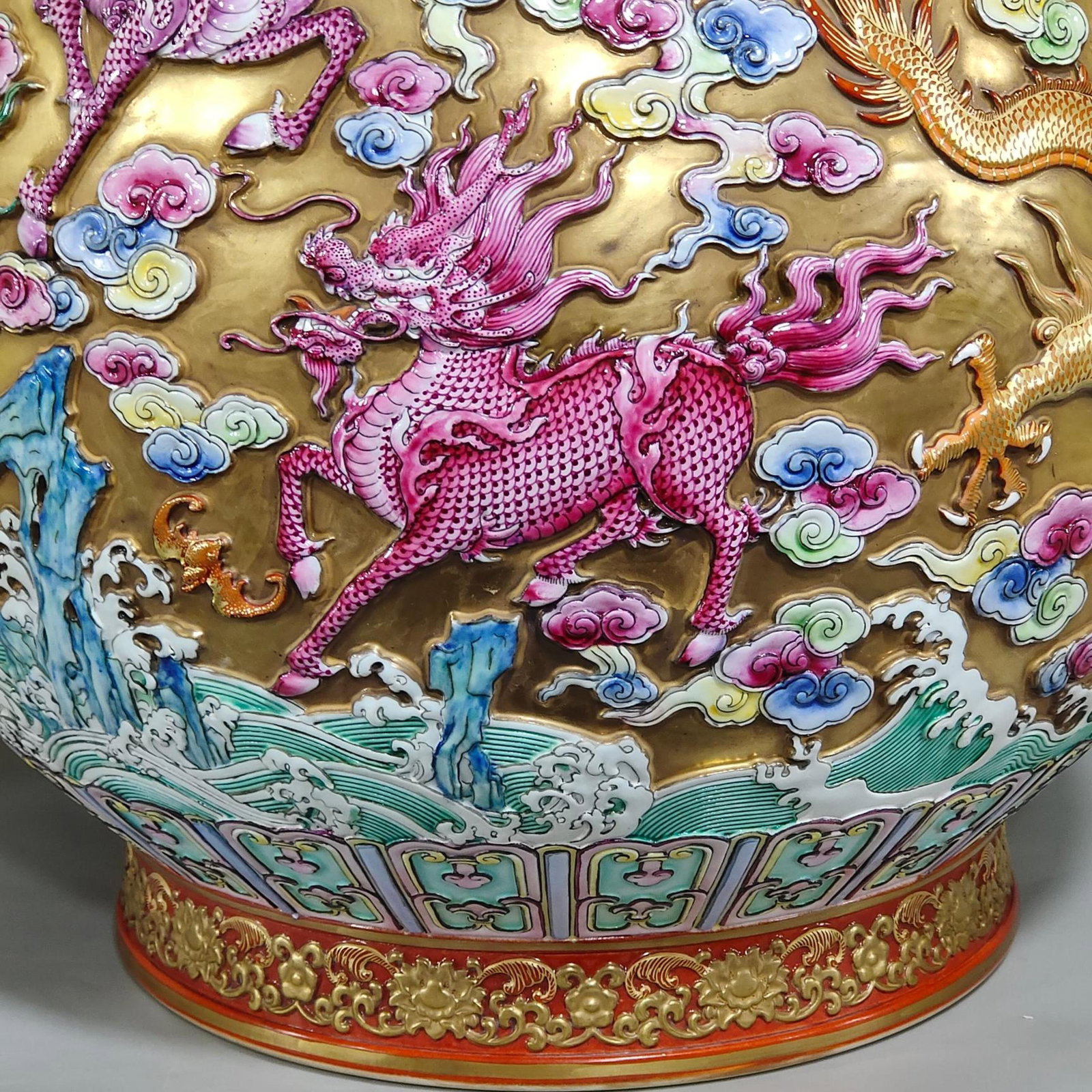 A Huge Gold Ground Famille-Rose Kylin Auspicious Cloud and Dragon Pattern Double-Ears Vase - 7