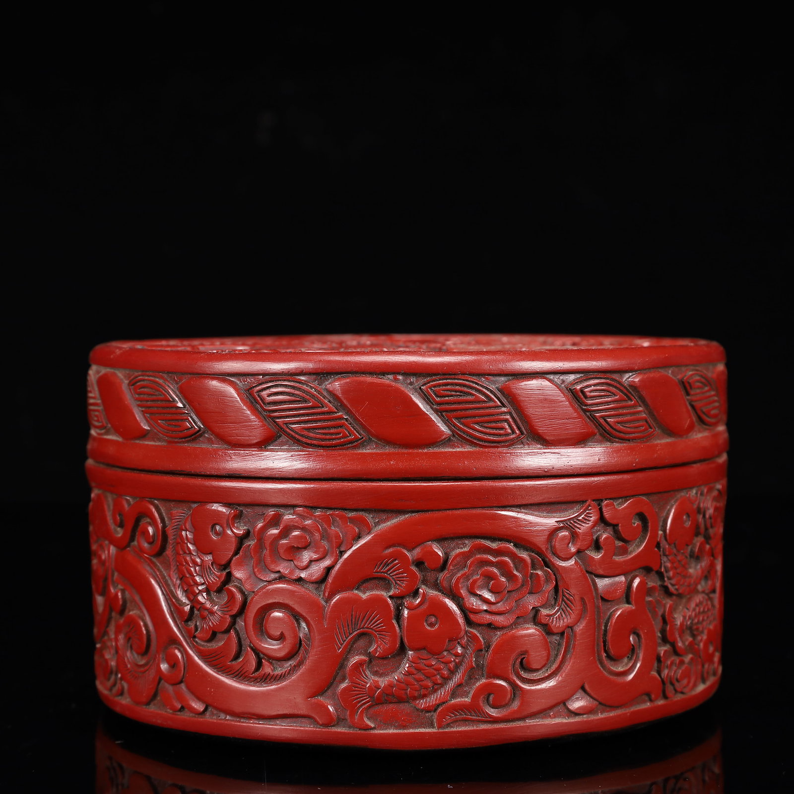 An Exquisite Carved Red Lacquer Dragon and Fish Pattern Box with Cover - 4