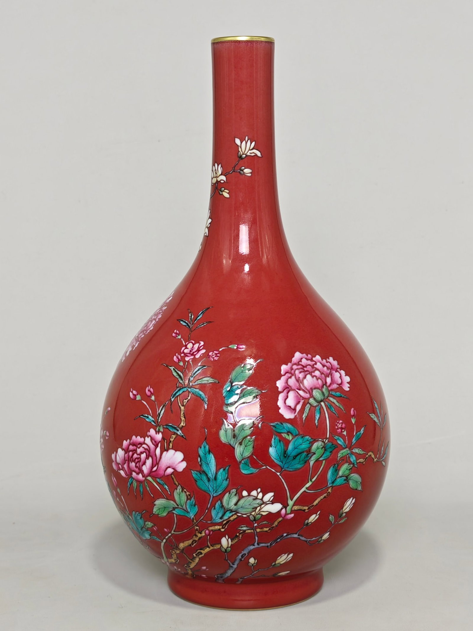 A Rare Red Glazed Famille-Rose Painted Gold Flower Pattern Vase - 2