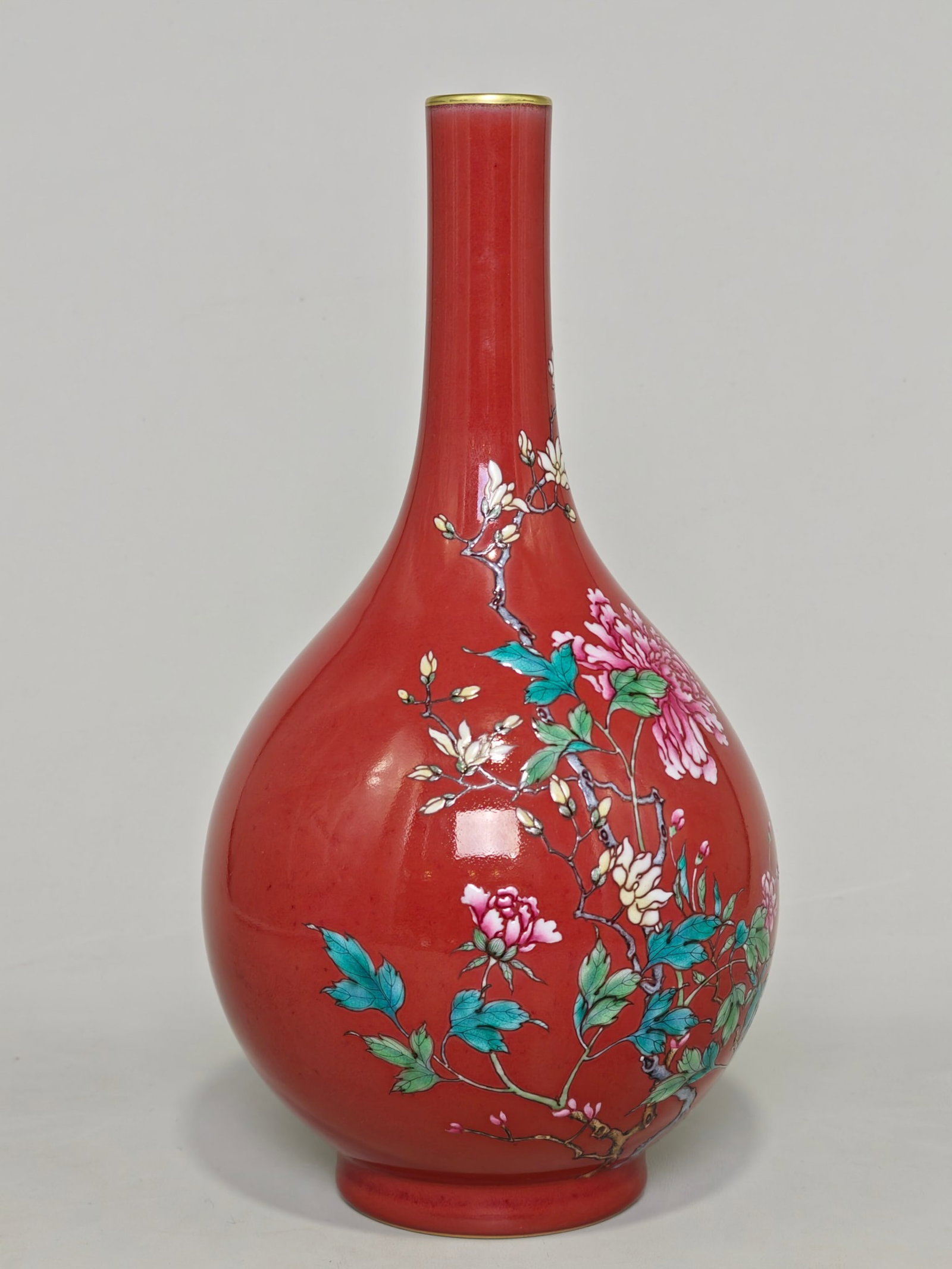 A Rare Red Glazed Famille-Rose Painted Gold Flower Pattern Vase - 3