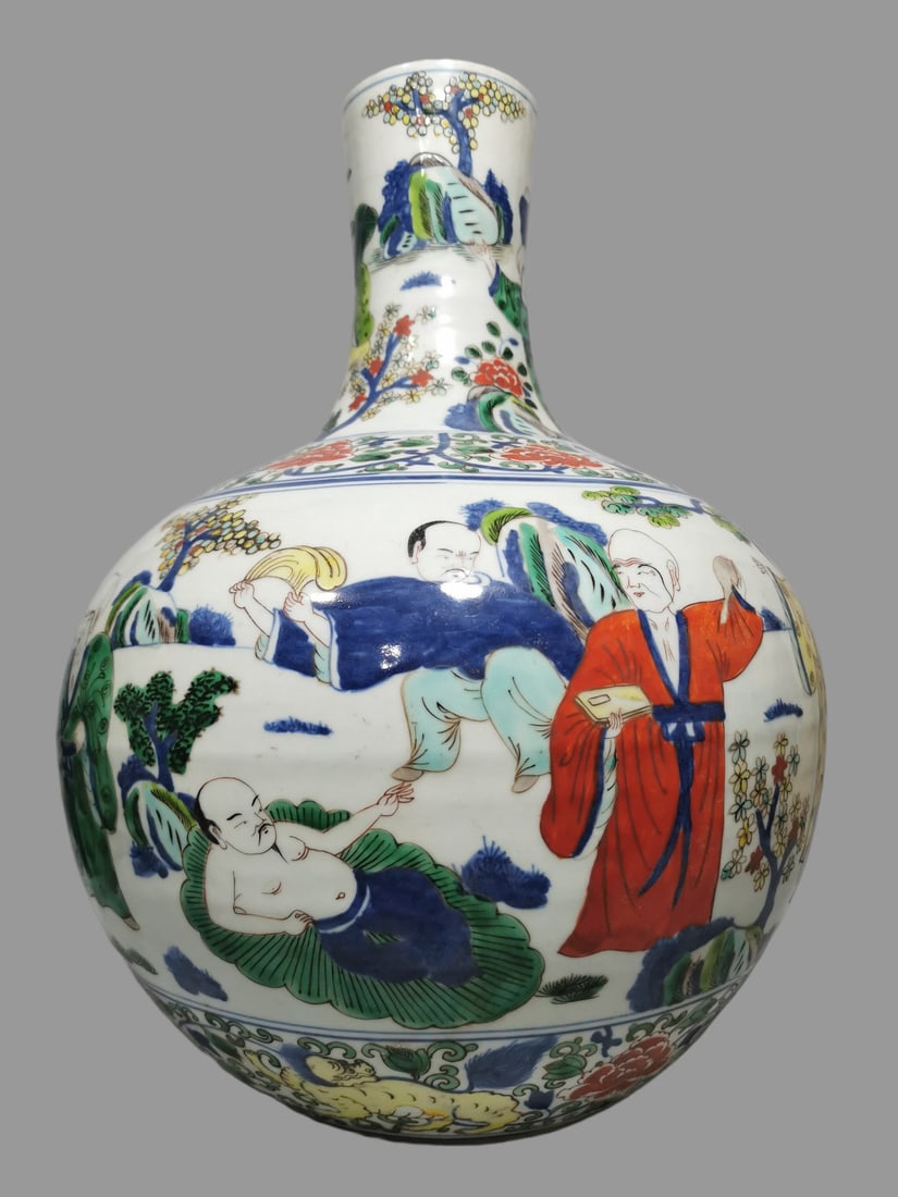A Exquisite Doucai Figures Pattern Vase - 2