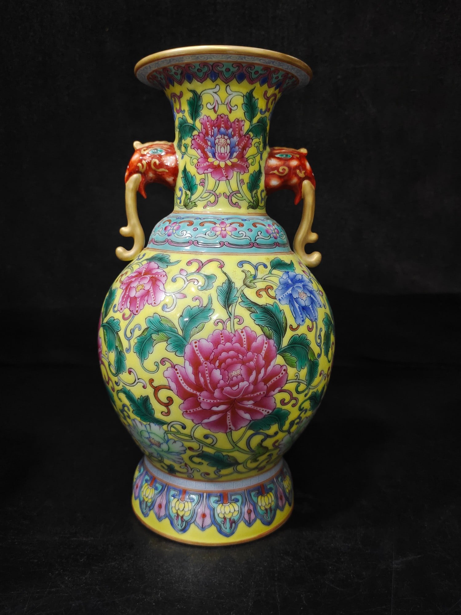 A Exquisite Enamel Lotus Pattern Double-Ears Vase: A Exquisite Enamel Lotus Pattern Double-Ears Vase,Qing Dynasty, China,Yongzheng Four-character Mark,Size:9.1inx5.1inx3.5in
