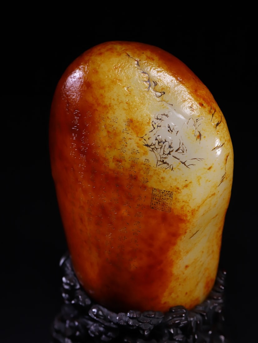 A Exquisite Hotan Jade Raw Stone Ornament: A Exquisite Hotan Jade Raw Stone Ornament,Qing Dynasty, China,Qianlong Four-character Mark,Size:6.3inx4.6inx3in,Weight:2027g 和田玉原石摆件,中国&#