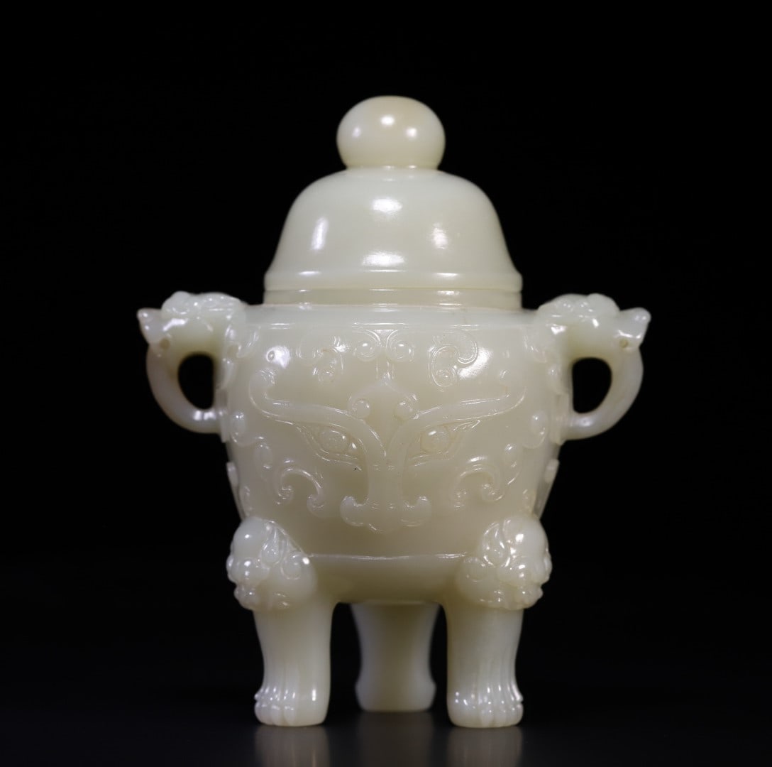 A Exquisite Hotan Jade Beast-Face Pattern Lion-Ears Censer: A Exquisite Hotan Jade Beast-Face Pattern Lion-Ears Censer,Qing Dynasty, China,Size:4.8inx3.9inx2.8in,Weight:231g