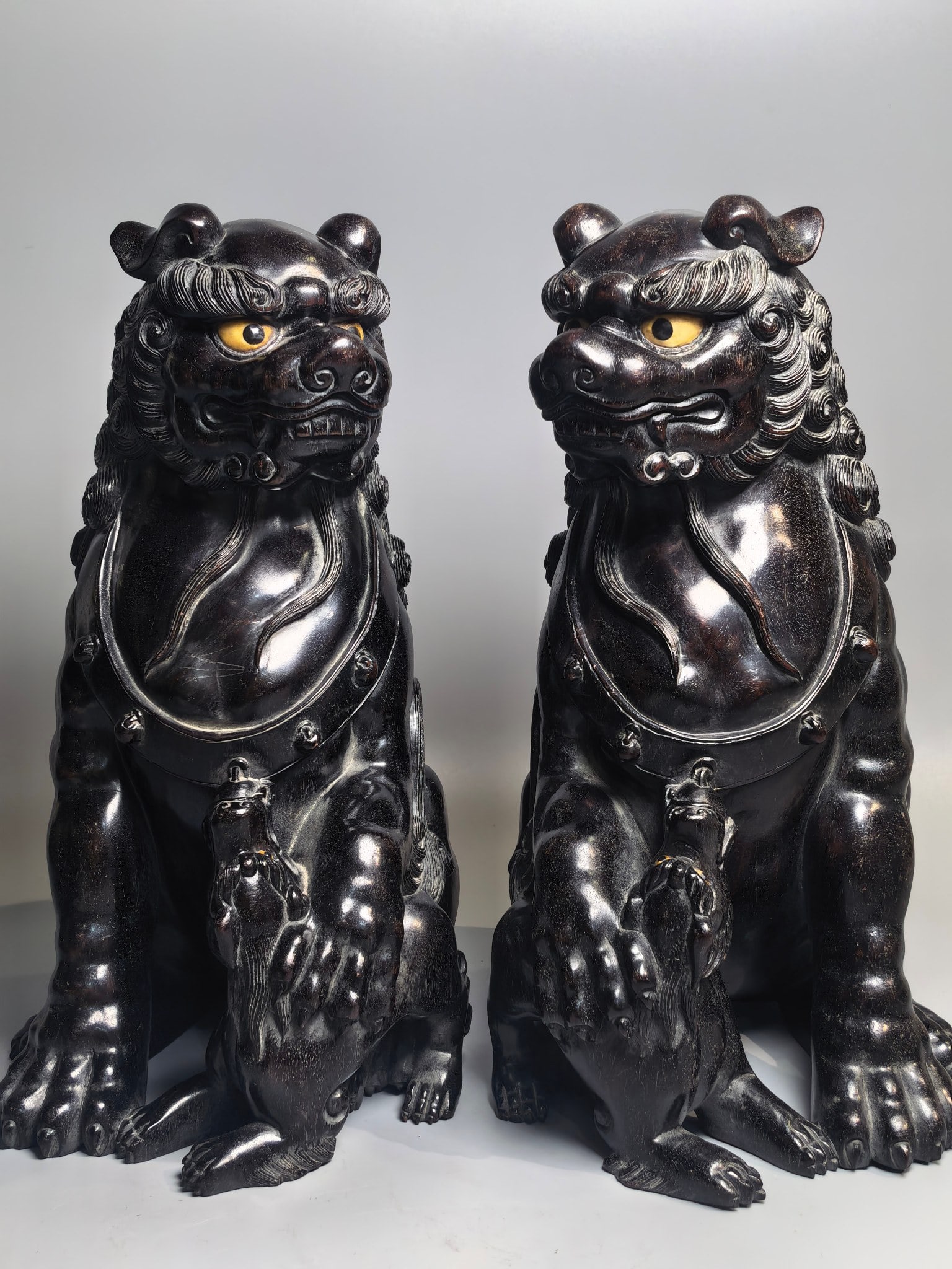 A pair of Exquisite Zitanwood Lion Ornament: A pair of Exquisite Zitanwood Lion Ornament,Qing Dynasty, China,Size:6.7inx5.9inx10.2in,Weight:4350g